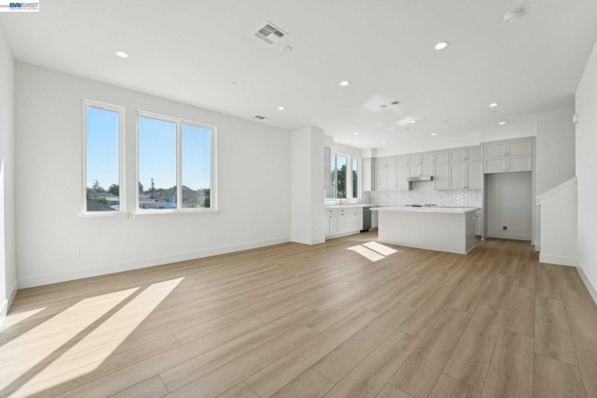 Detail Gallery Image 9 of 50 For 1933 Grand Street, Alameda,  CA 94501 - 3 Beds | 3/1 Baths