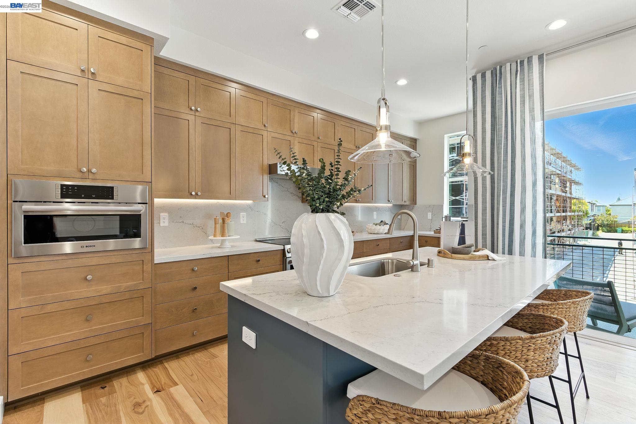 Detail Gallery Image 11 of 29 For 1937 Grand Street, Alameda,  CA 94501 - 2 Beds | 2/1 Baths