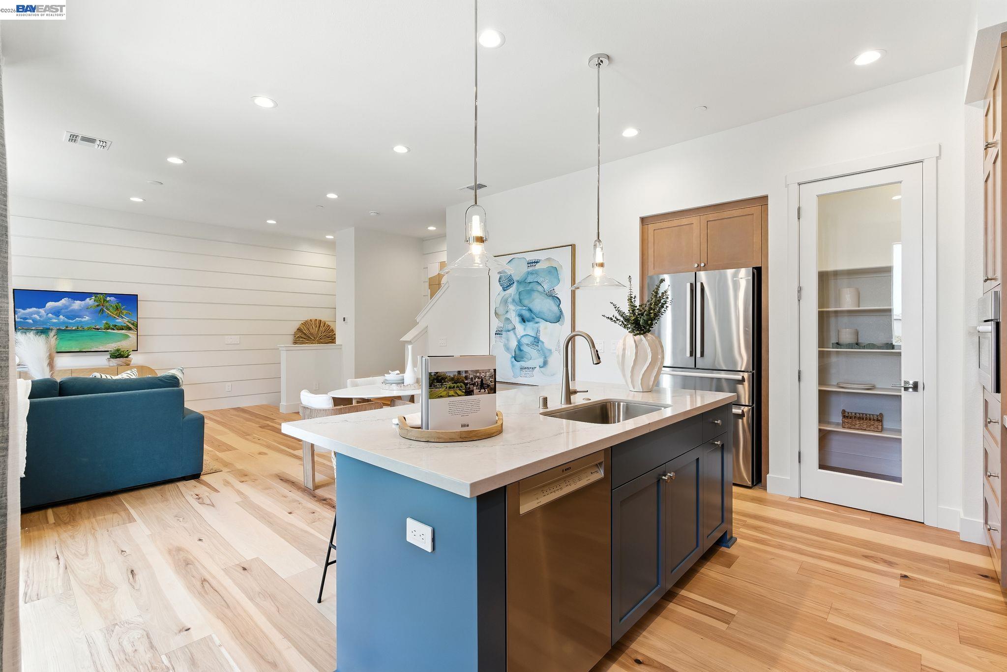 Detail Gallery Image 13 of 29 For 1937 Grand Street, Alameda,  CA 94501 - 2 Beds | 2/1 Baths