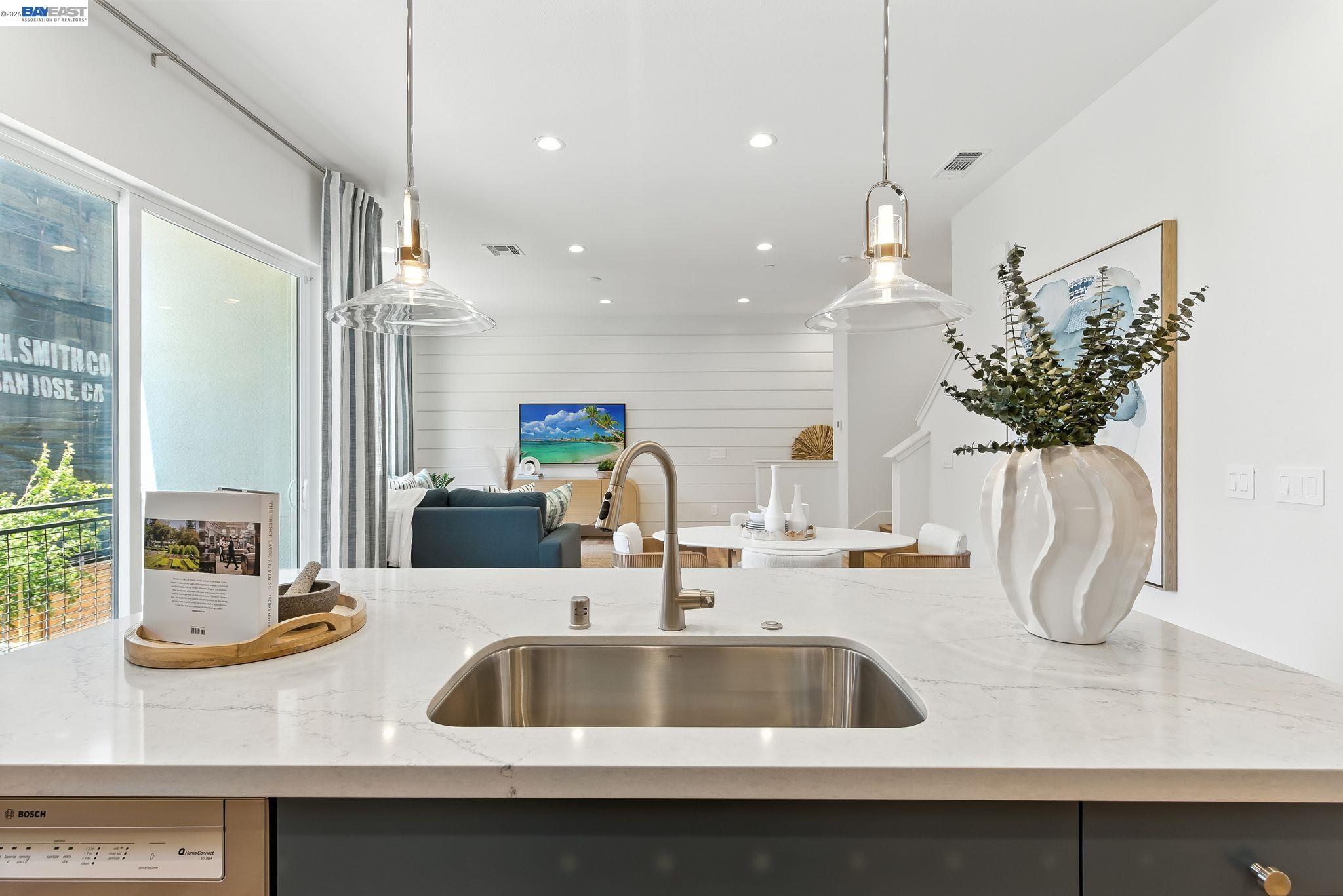 Detail Gallery Image 15 of 29 For 1937 Grand Street, Alameda,  CA 94501 - 2 Beds | 2/1 Baths