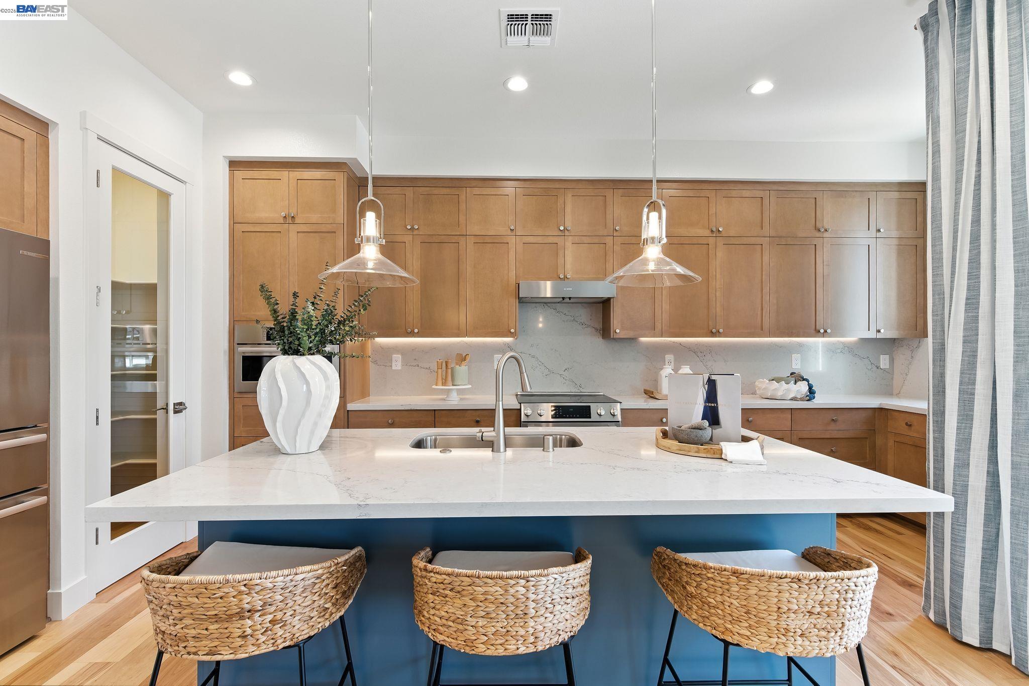 Detail Gallery Image 17 of 29 For 1937 Grand Street, Alameda,  CA 94501 - 2 Beds | 2/1 Baths