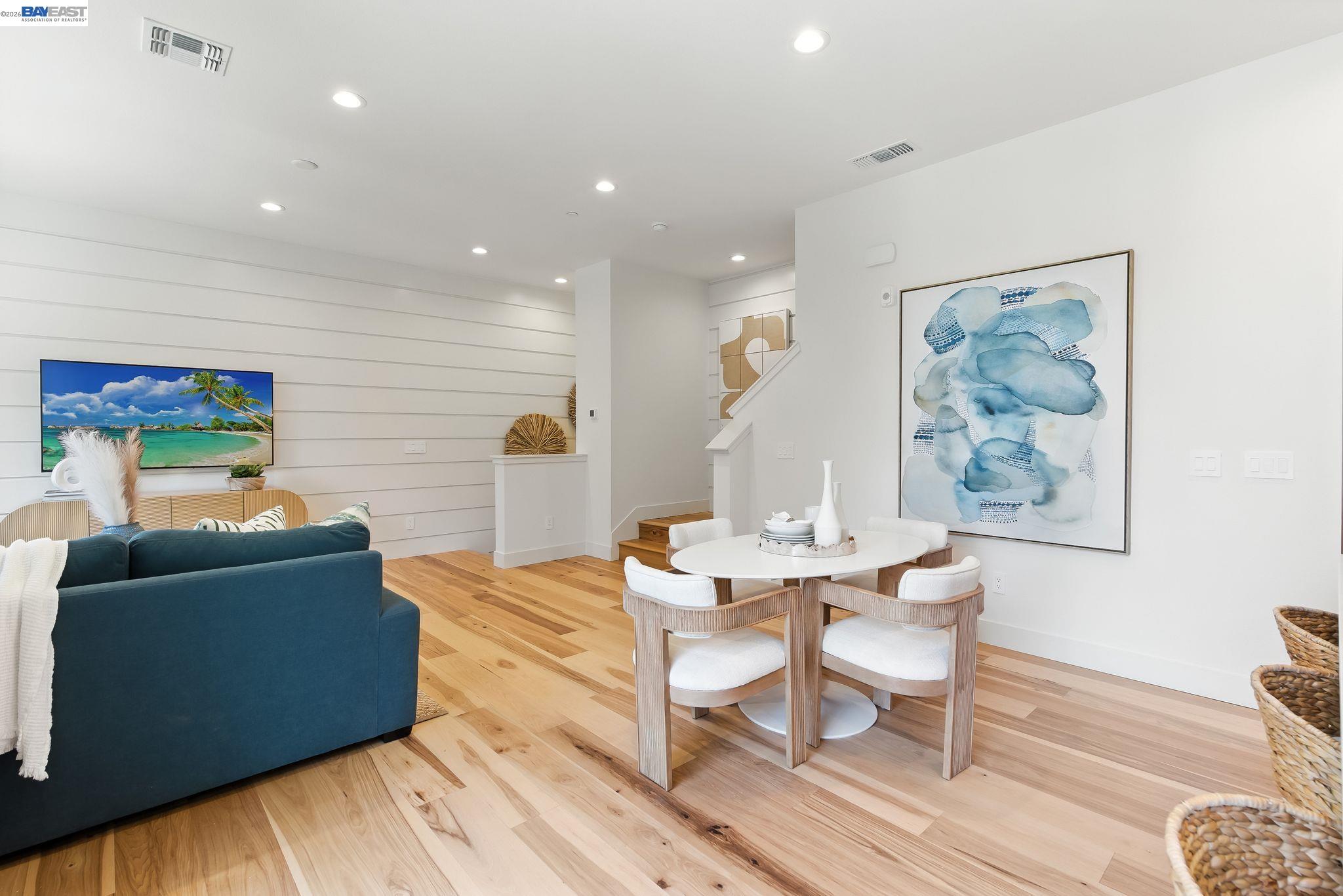 Detail Gallery Image 3 of 29 For 1937 Grand Street, Alameda,  CA 94501 - 2 Beds | 2/1 Baths