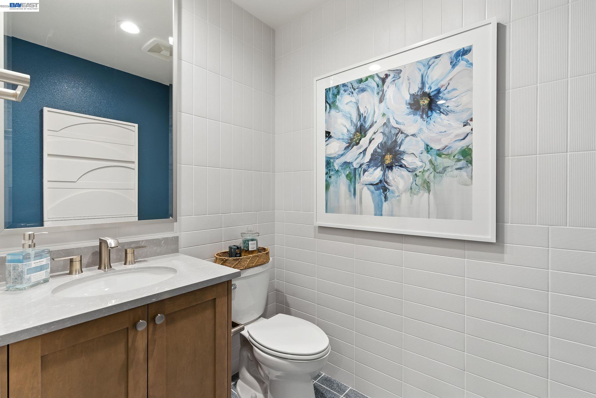 Detail Gallery Image 6 of 29 For 1937 Grand Street, Alameda,  CA 94501 - 2 Beds | 2/1 Baths