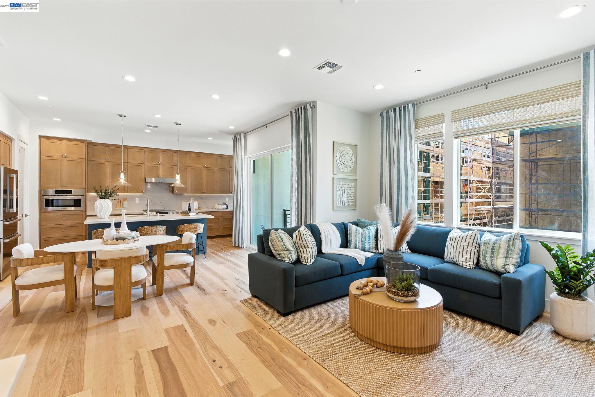 Detail Gallery Image 7 of 29 For 1937 Grand Street, Alameda,  CA 94501 - 2 Beds | 2/1 Baths