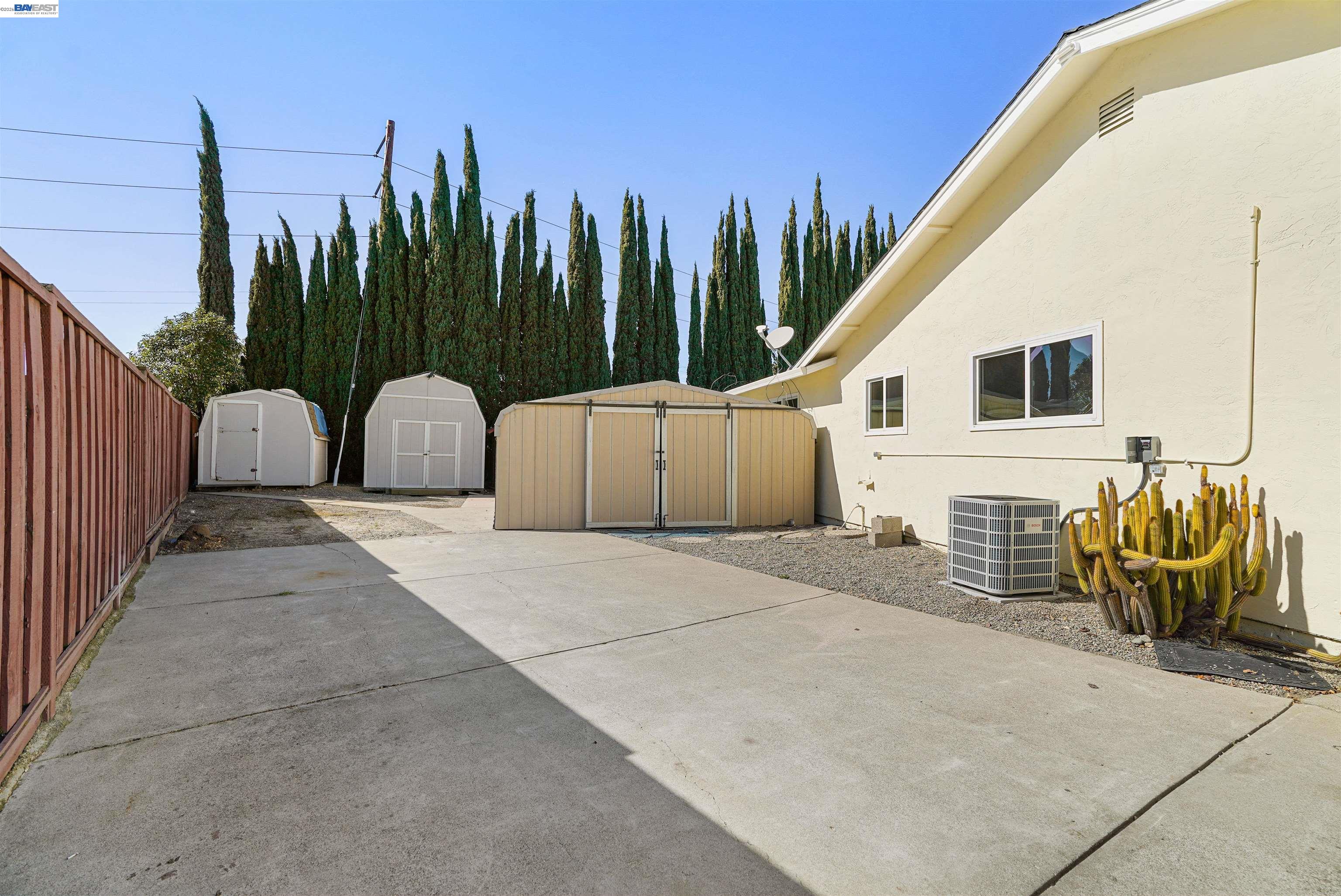 Detail Gallery Image 14 of 55 For 1349 Evans Pl, Livermore,  CA 94550 - 5 Beds | 2 Baths