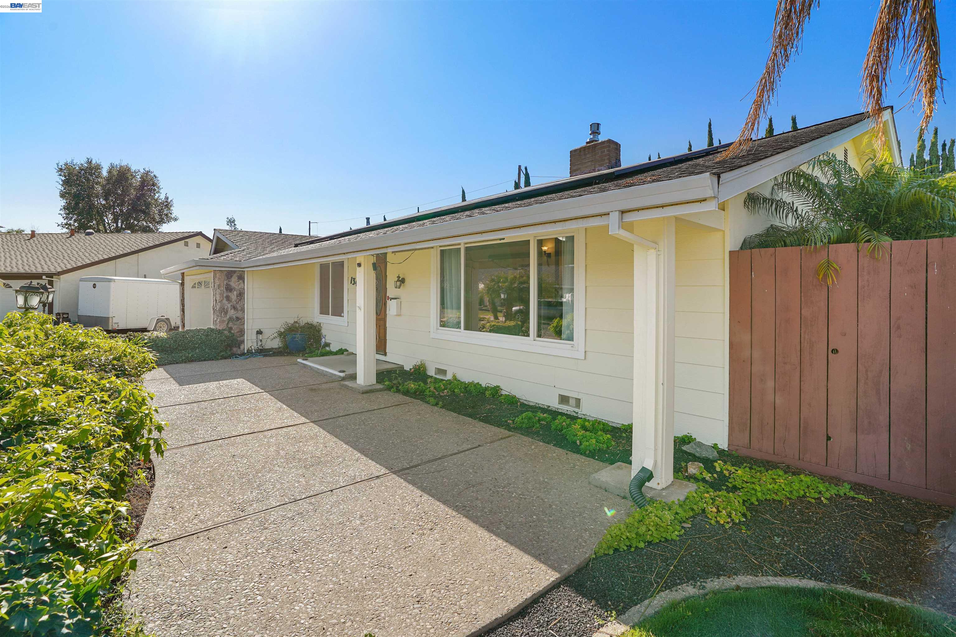 Detail Gallery Image 4 of 55 For 1349 Evans Pl, Livermore,  CA 94550 - 5 Beds | 2 Baths