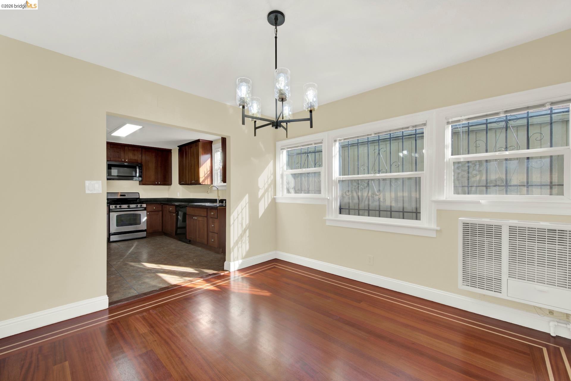 Detail Gallery Image 12 of 56 For 2681 79th Ave, Oakland,  CA 94605 - 2 Beds | 1/1 Baths