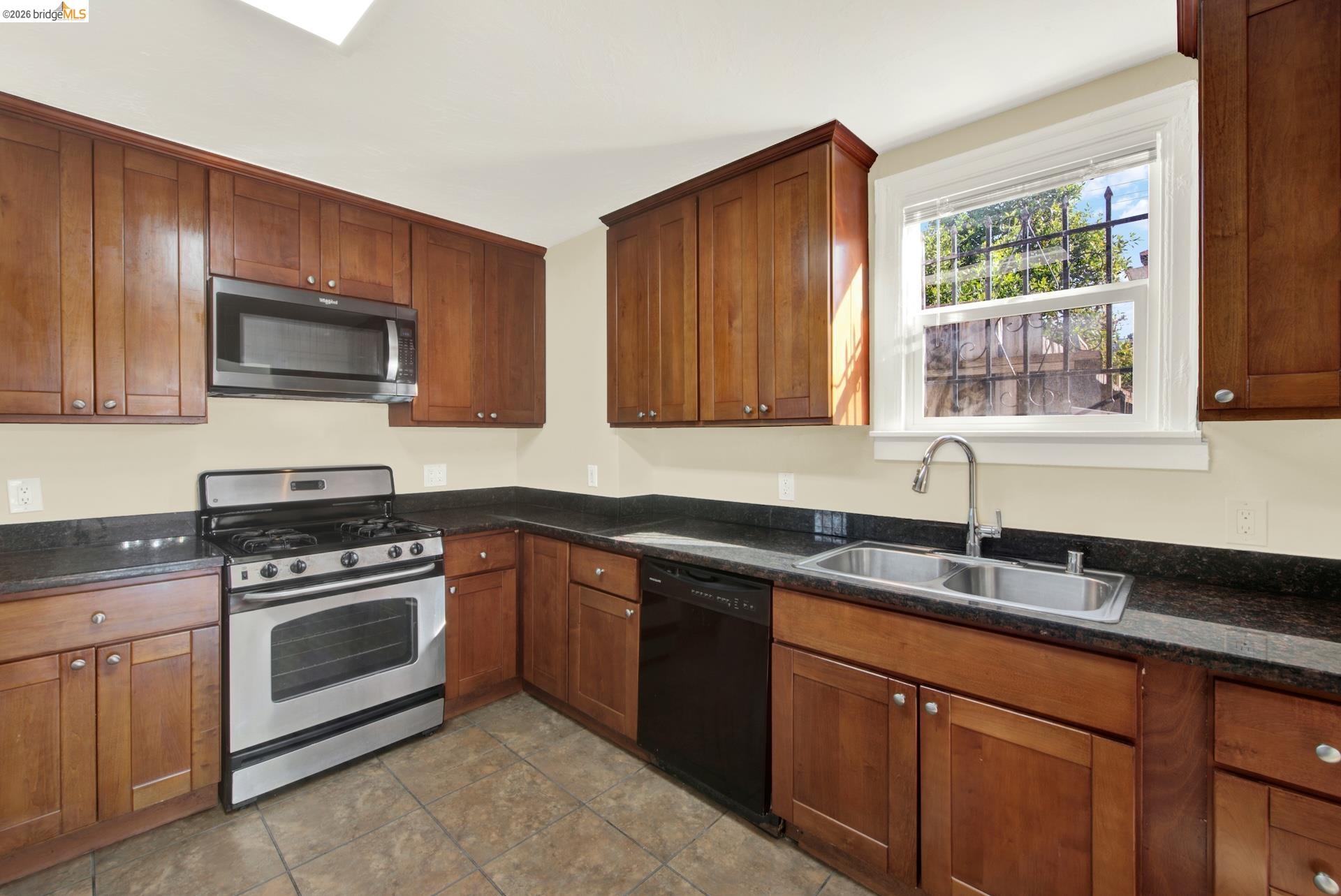 Detail Gallery Image 22 of 56 For 2681 79th Ave, Oakland,  CA 94605 - 2 Beds | 1/1 Baths