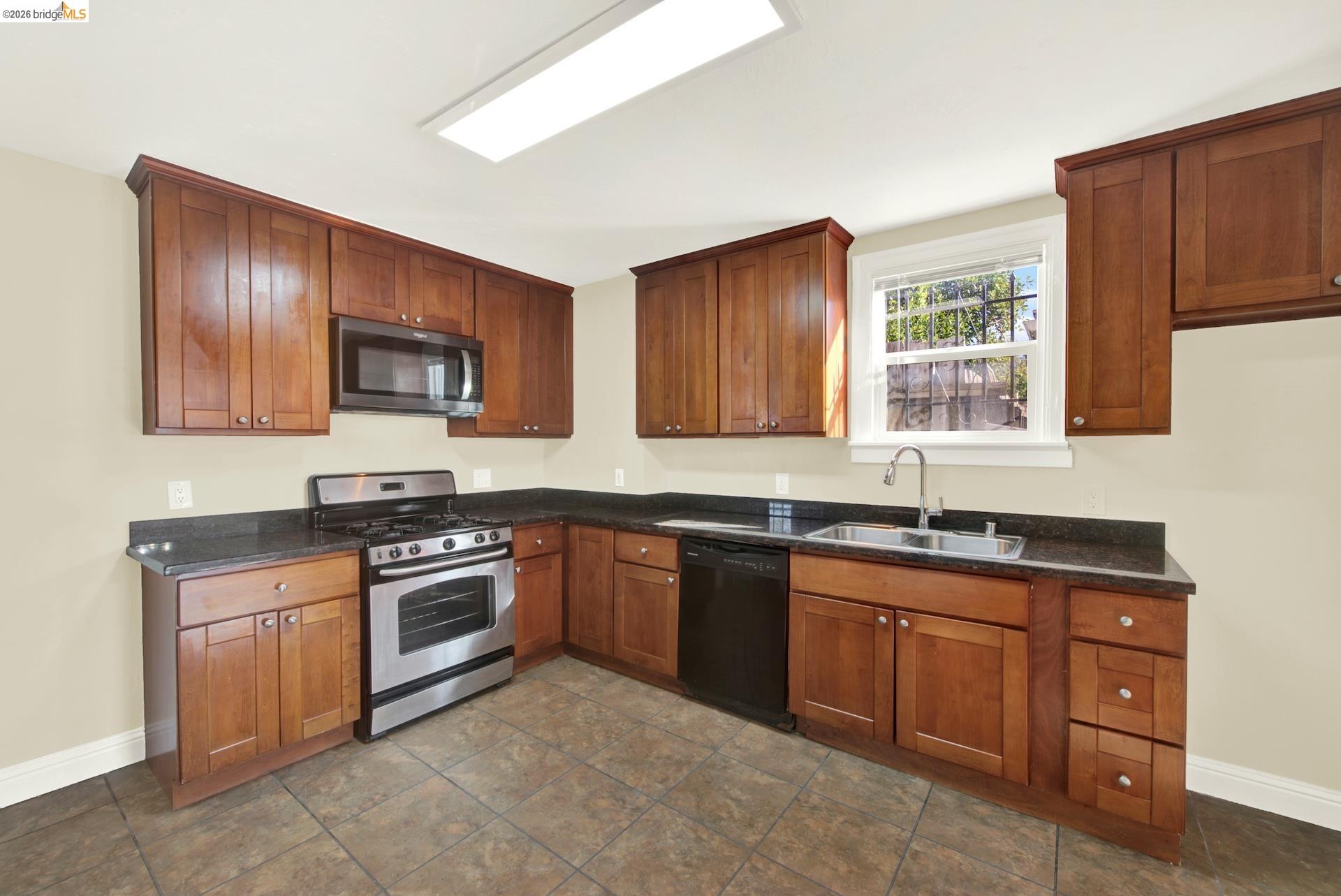 Detail Gallery Image 23 of 56 For 2681 79th Ave, Oakland,  CA 94605 - 2 Beds | 1/1 Baths