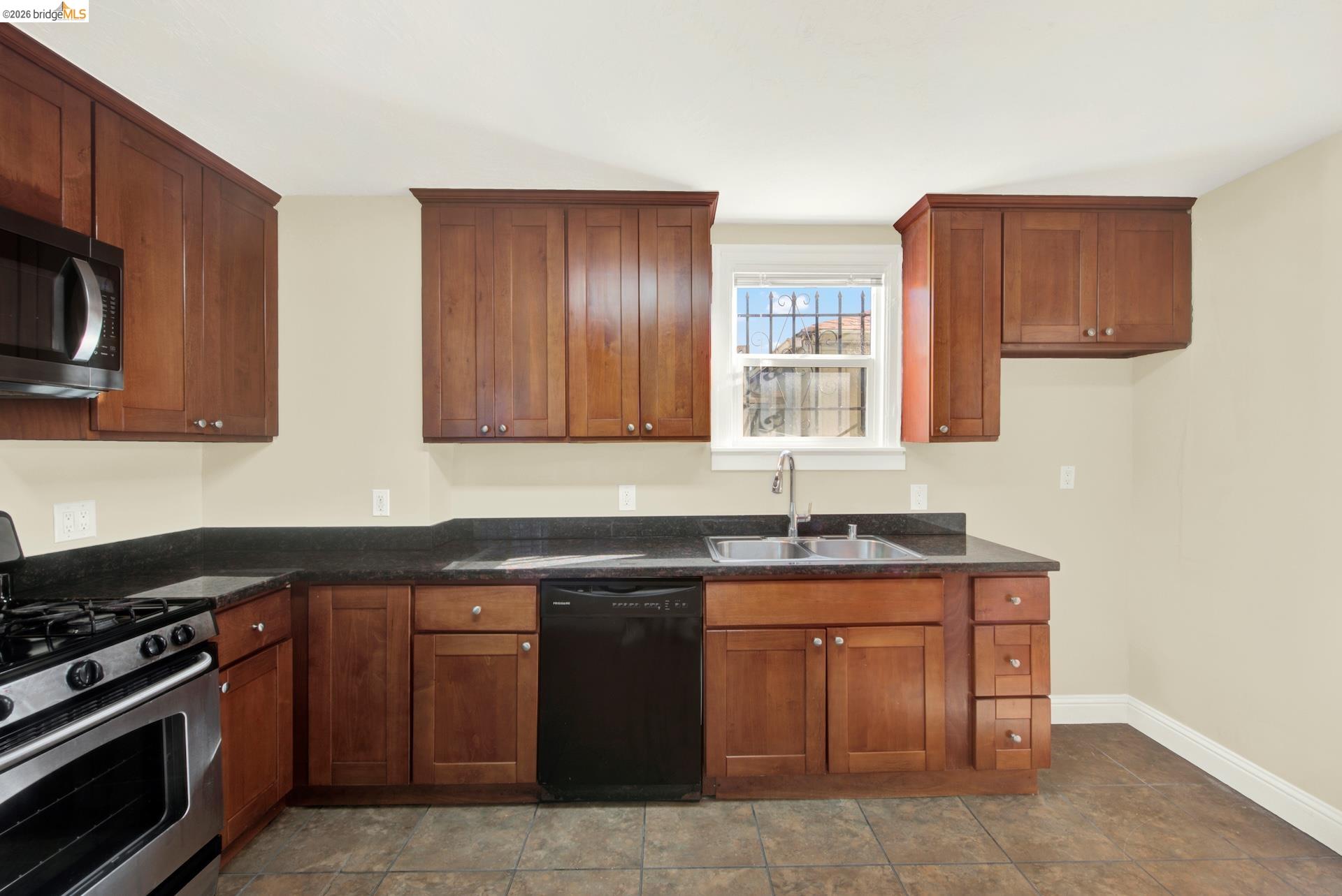 Detail Gallery Image 24 of 56 For 2681 79th Ave, Oakland,  CA 94605 - 2 Beds | 1/1 Baths