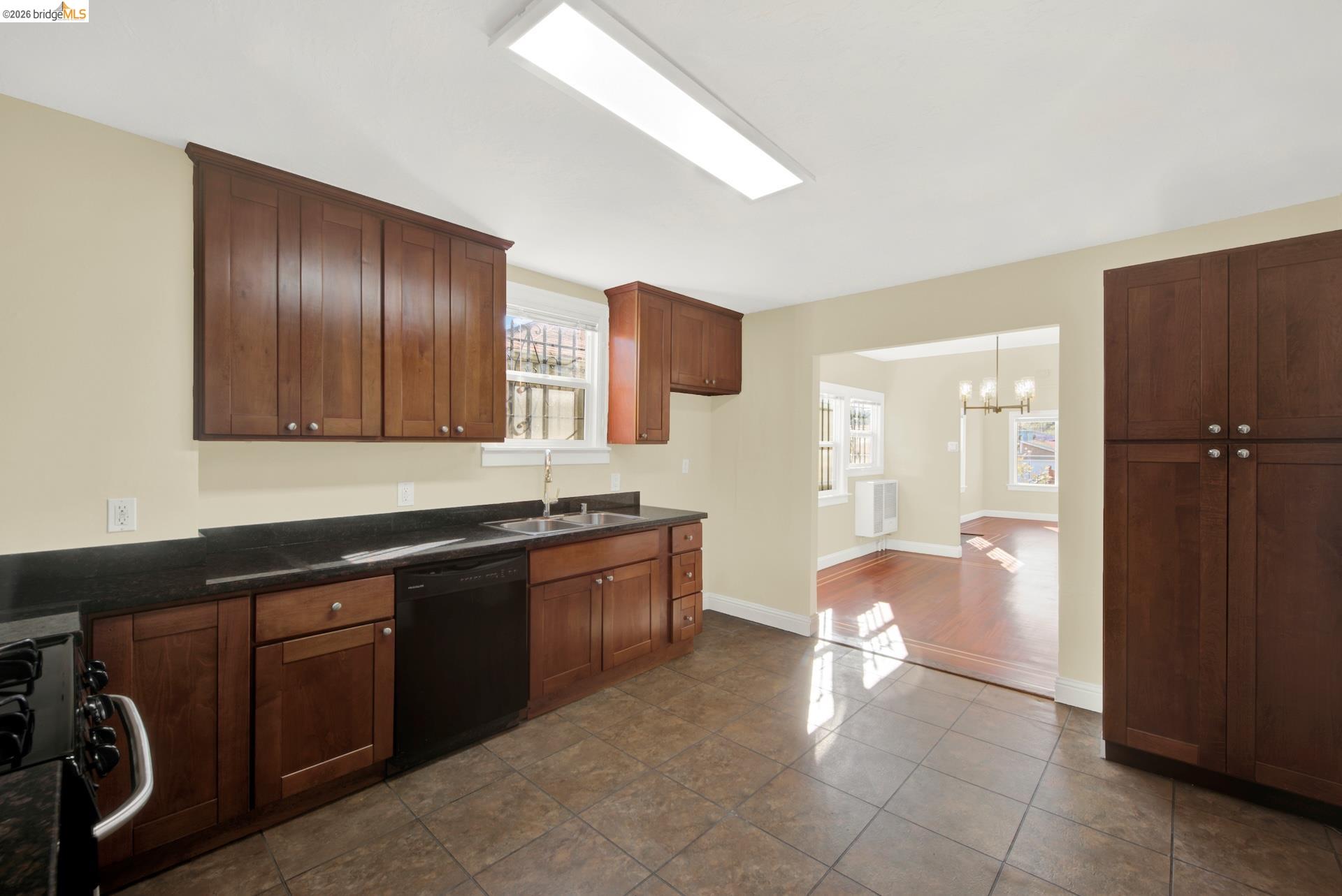 Detail Gallery Image 25 of 56 For 2681 79th Ave, Oakland,  CA 94605 - 2 Beds | 1/1 Baths