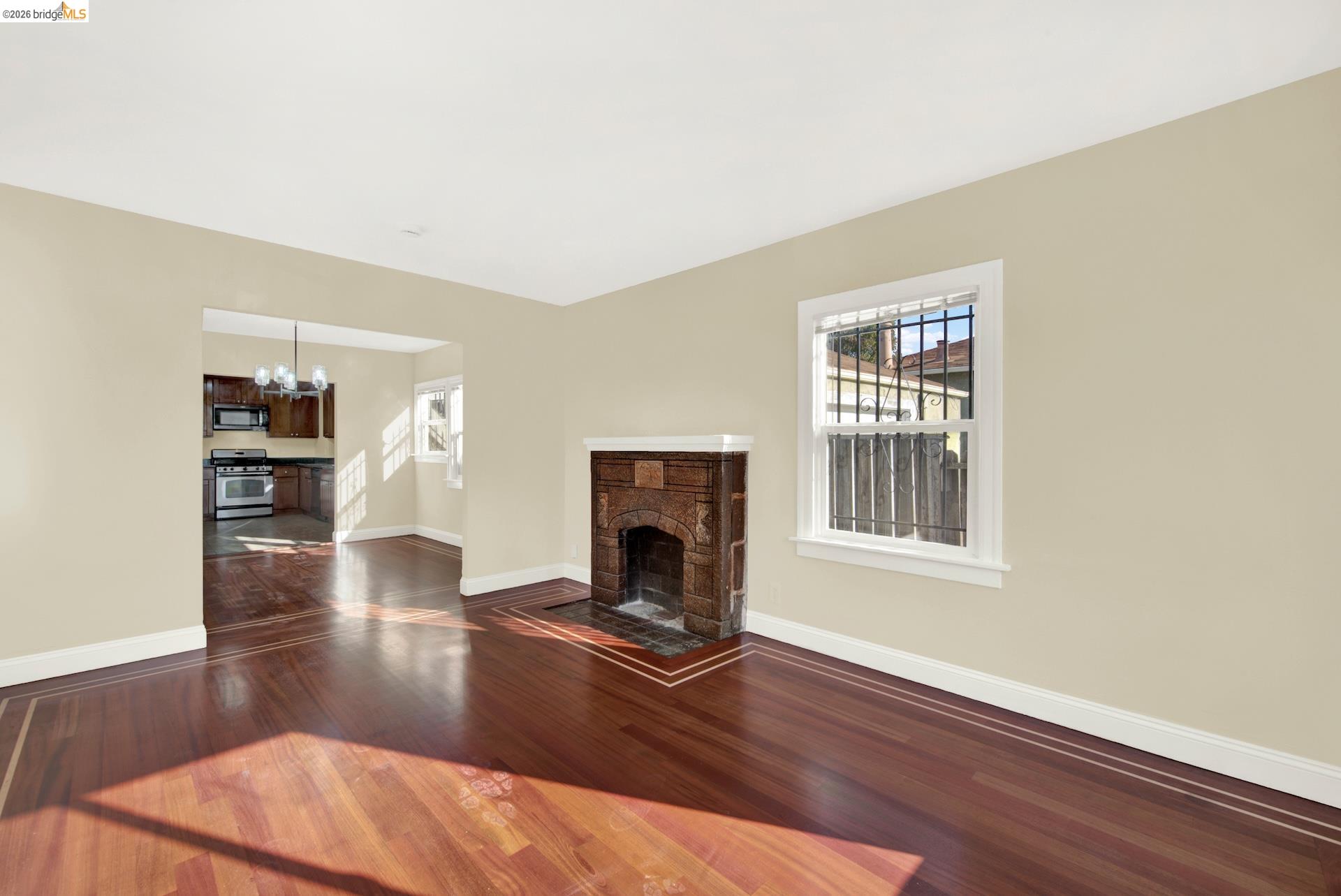 Detail Gallery Image 4 of 56 For 2681 79th Ave, Oakland,  CA 94605 - 2 Beds | 1/1 Baths