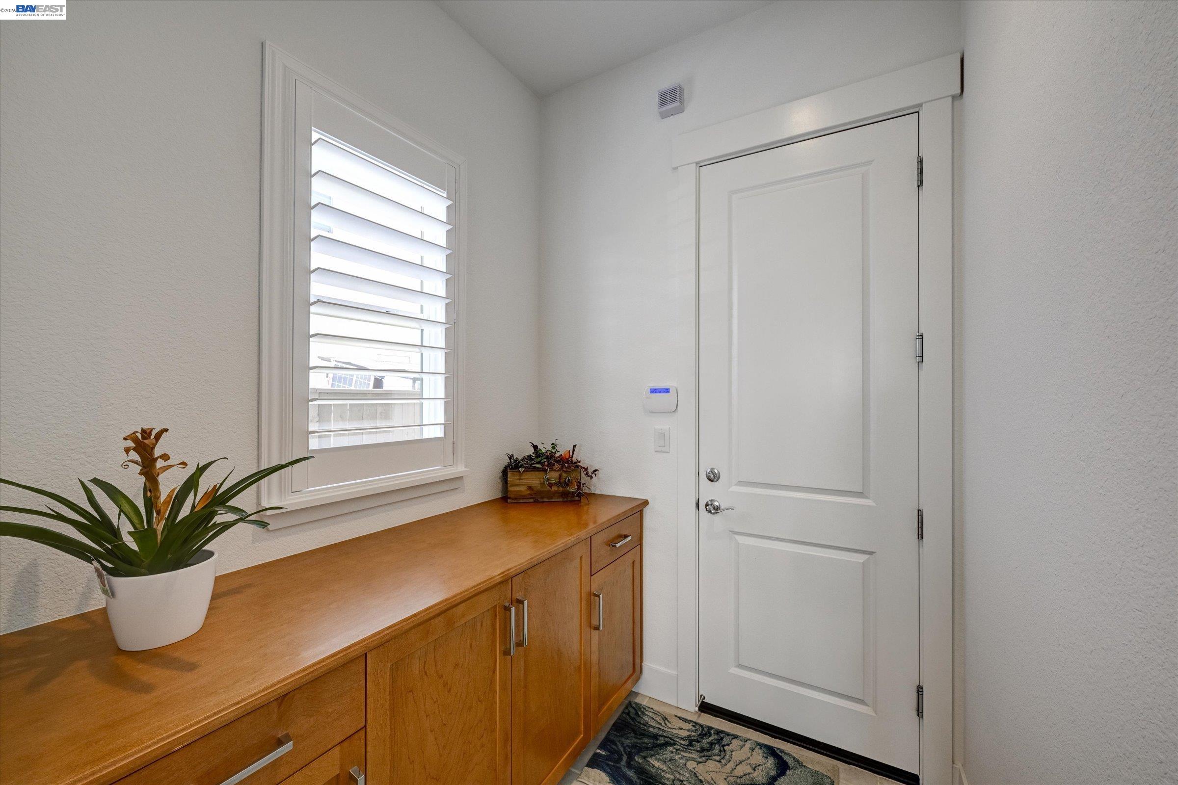 Detail Gallery Image 14 of 49 For 4072 Whitney Vista Ln, Rocklin,  CA 95677 - 4 Beds | 3/1 Baths