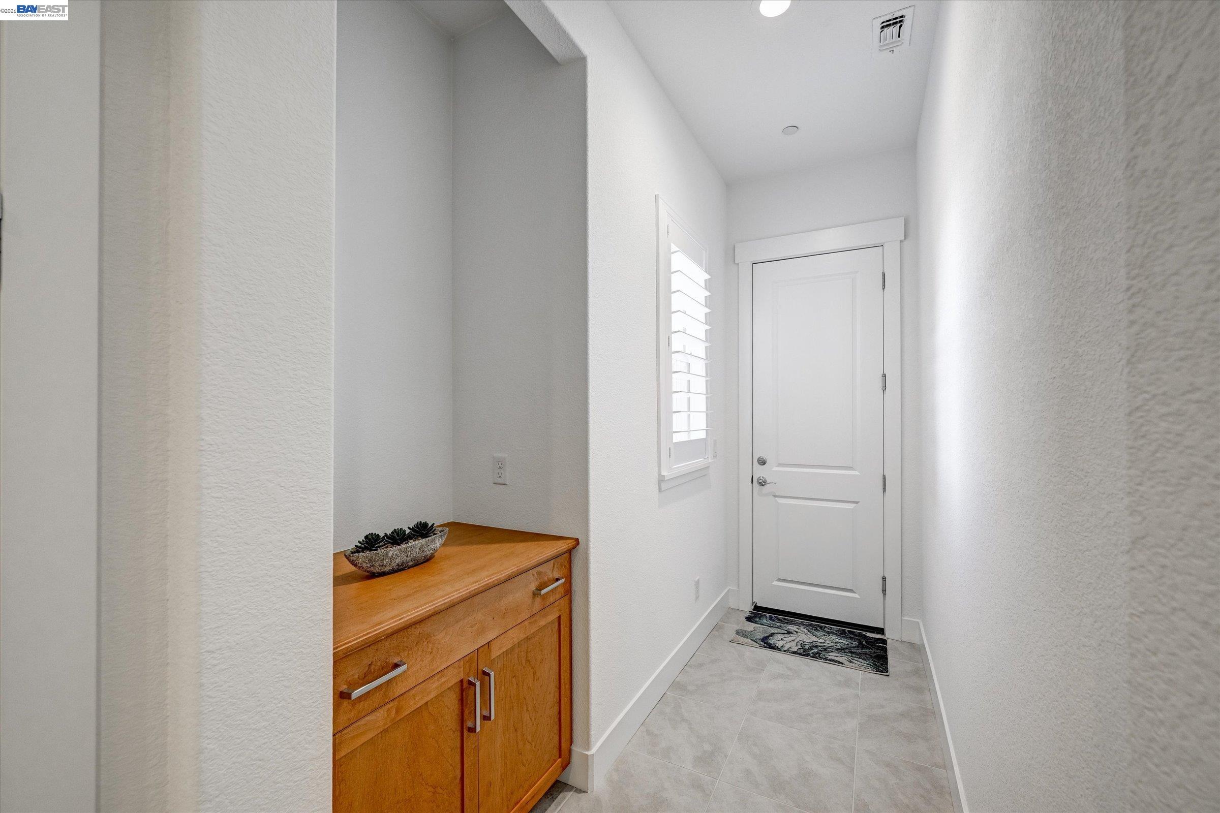 Detail Gallery Image 18 of 49 For 4072 Whitney Vista Ln, Rocklin,  CA 95677 - 4 Beds | 3/1 Baths