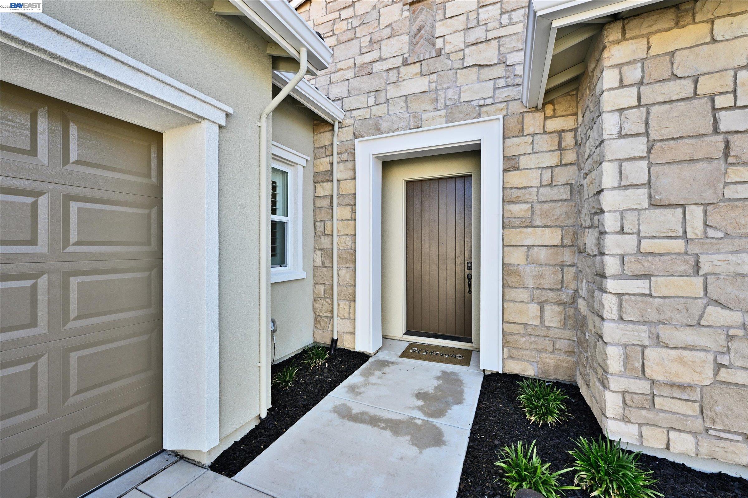 Detail Gallery Image 3 of 49 For 4072 Whitney Vista Ln, Rocklin,  CA 95677 - 4 Beds | 3/1 Baths