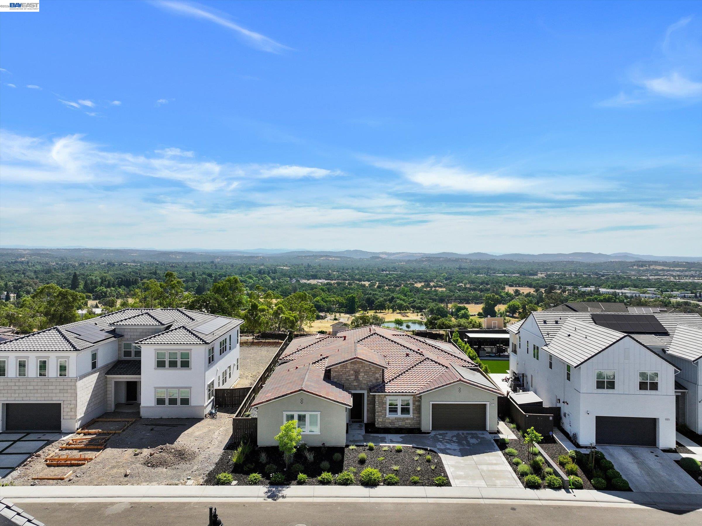 Detail Gallery Image 33 of 49 For 4072 Whitney Vista Ln, Rocklin,  CA 95677 - 4 Beds | 3/1 Baths