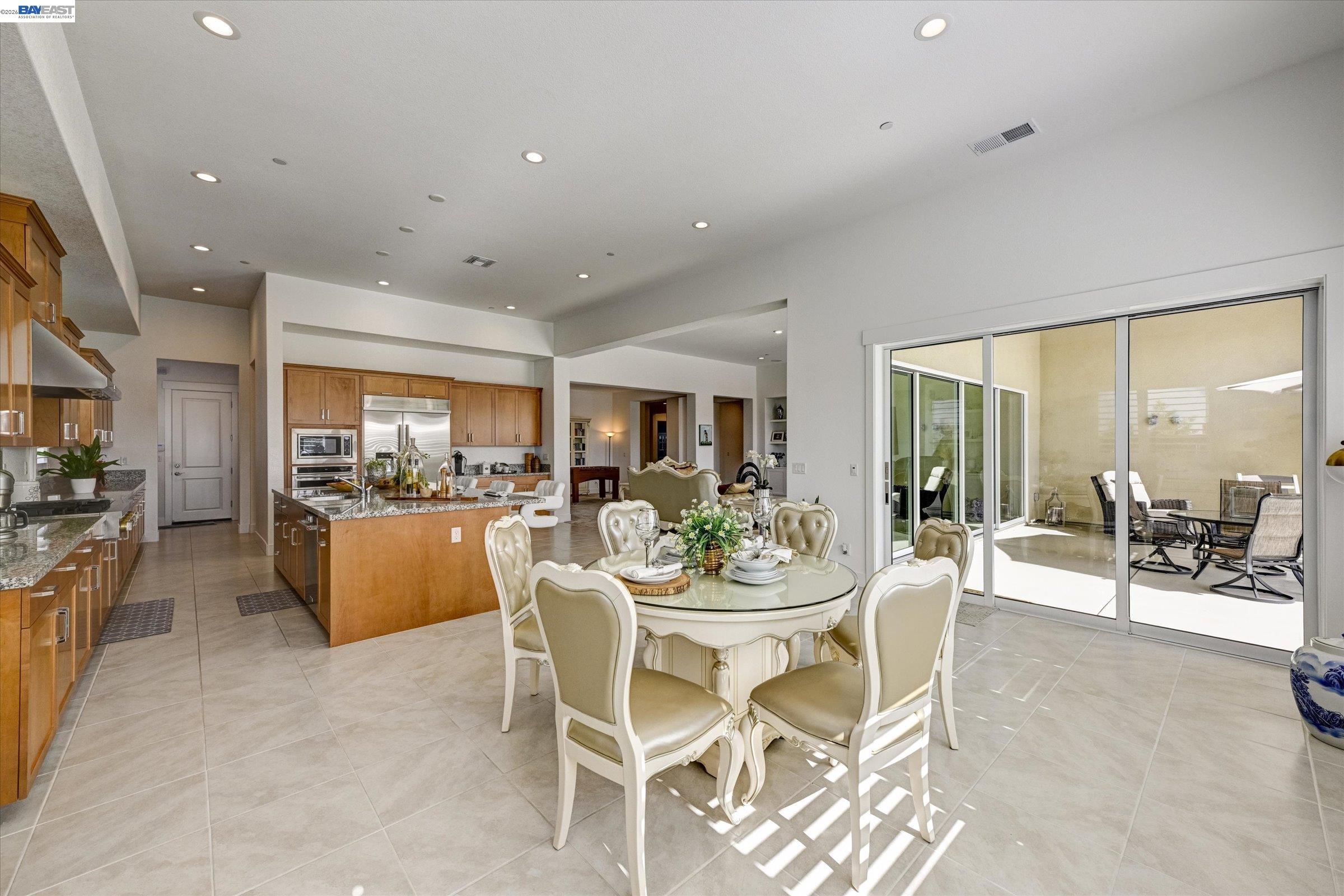 Detail Gallery Image 6 of 49 For 4072 Whitney Vista Ln, Rocklin,  CA 95677 - 4 Beds | 3/1 Baths