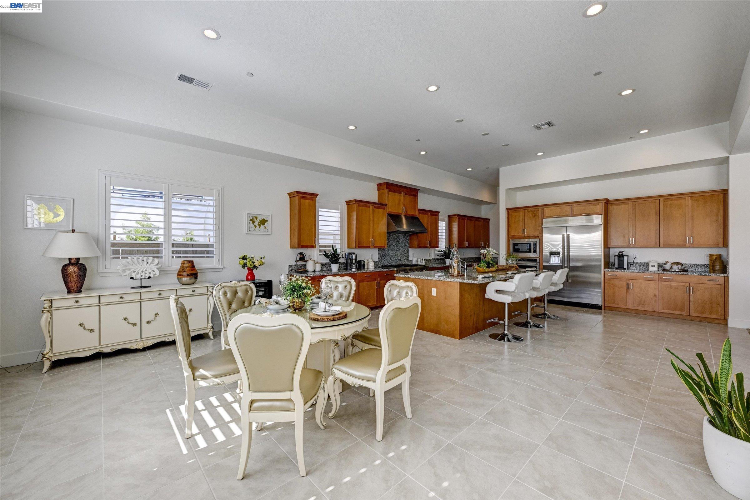 Detail Gallery Image 7 of 49 For 4072 Whitney Vista Ln, Rocklin,  CA 95677 - 4 Beds | 3/1 Baths