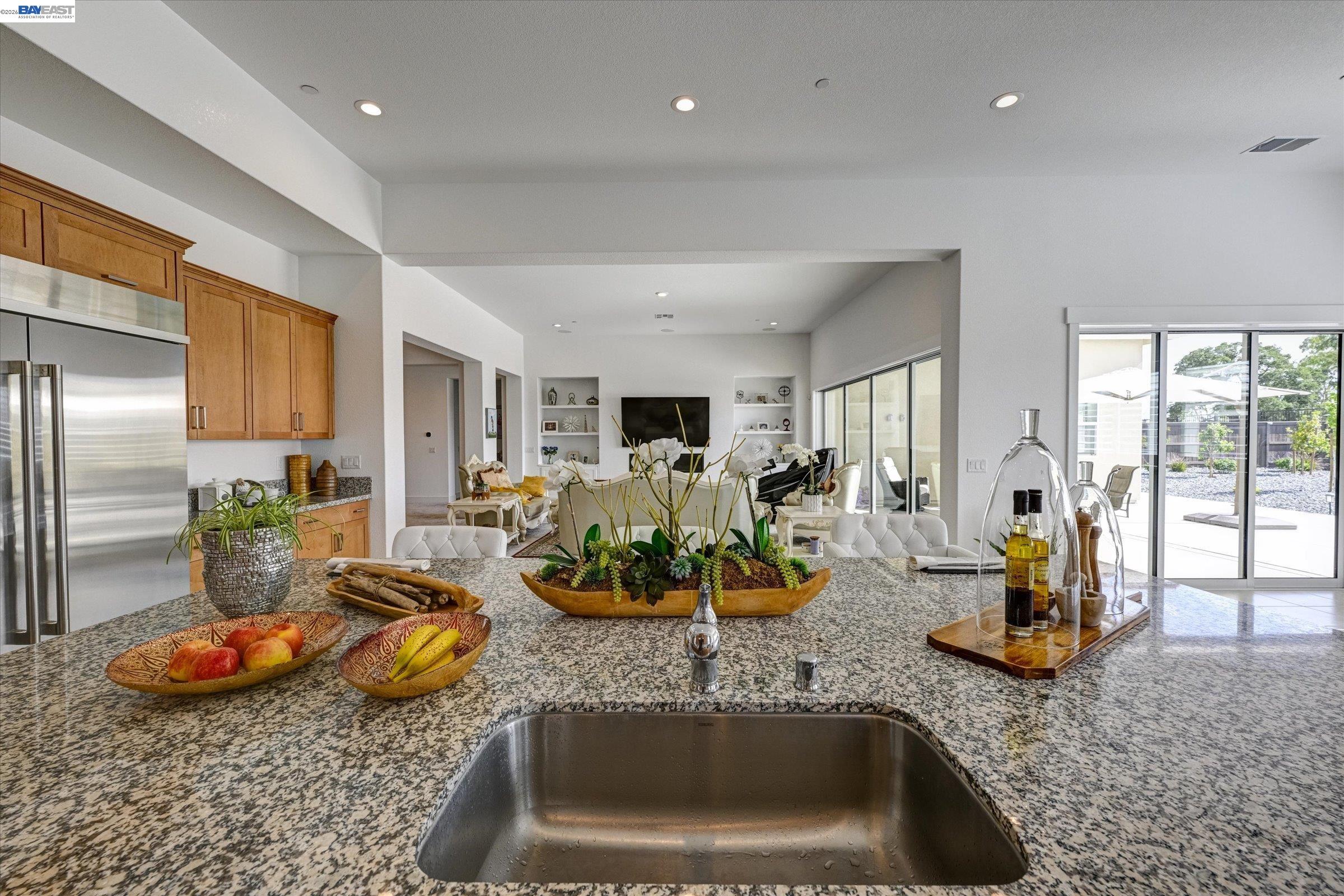 Detail Gallery Image 9 of 49 For 4072 Whitney Vista Ln, Rocklin,  CA 95677 - 4 Beds | 3/1 Baths