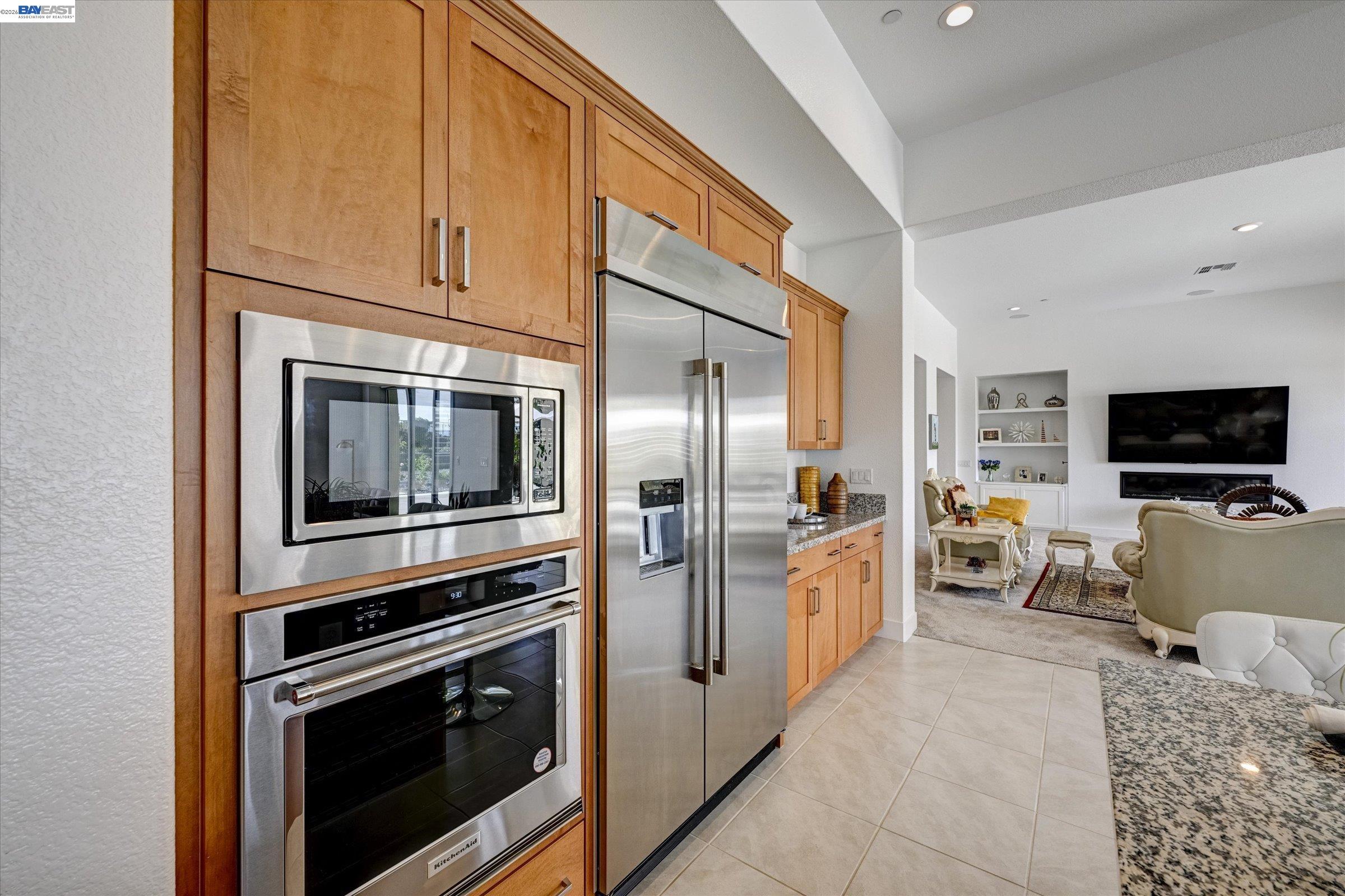 Detail Gallery Image 10 of 49 For 4072 Whitney Vista Ln, Rocklin,  CA 95677 - 4 Beds | 3/1 Baths