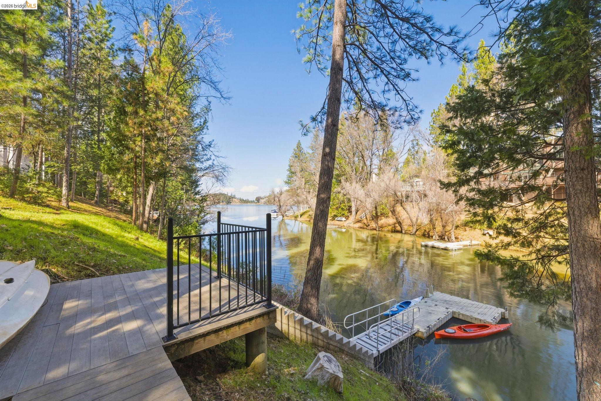 Groveland (A gateway to Yosemite)