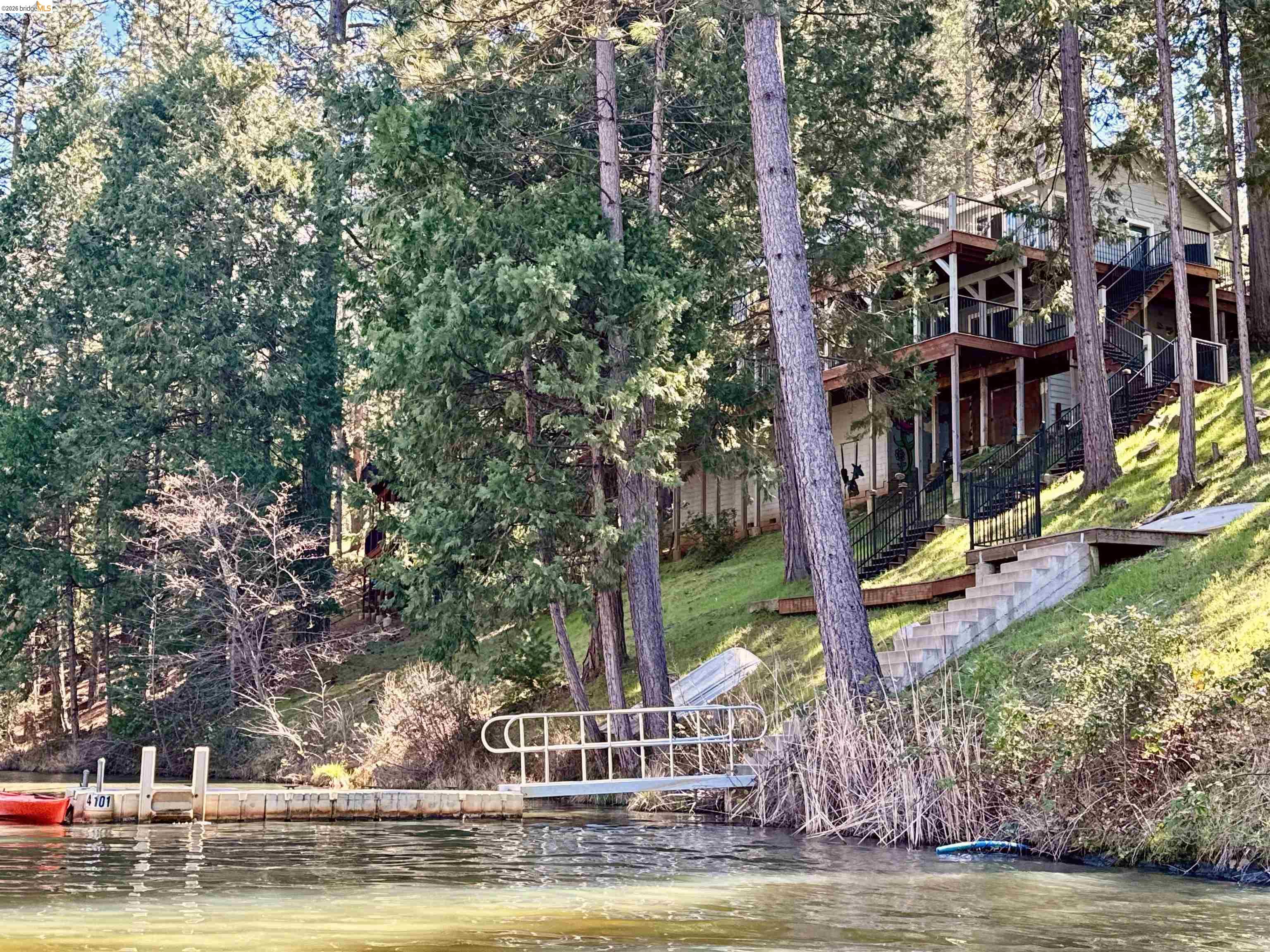 Detail Gallery Image 2 of 39 For 20602 Longridge Ct., Groveland,  CA 95321 - 5 Beds | 2/1 Baths