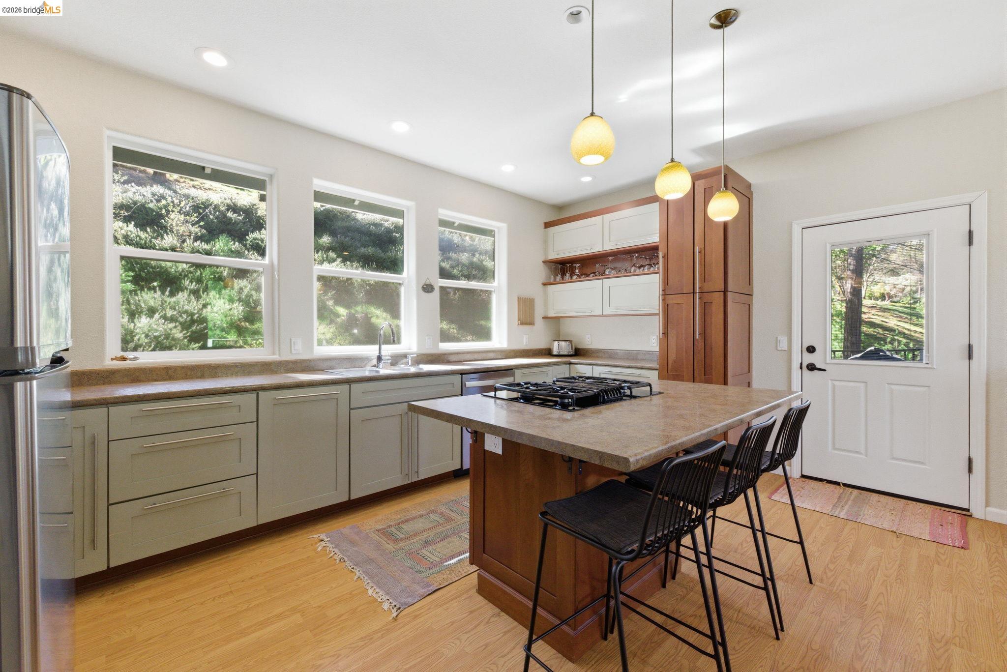 Detail Gallery Image 14 of 39 For 20602 Longridge Ct., Groveland,  CA 95321 - 5 Beds | 2/1 Baths