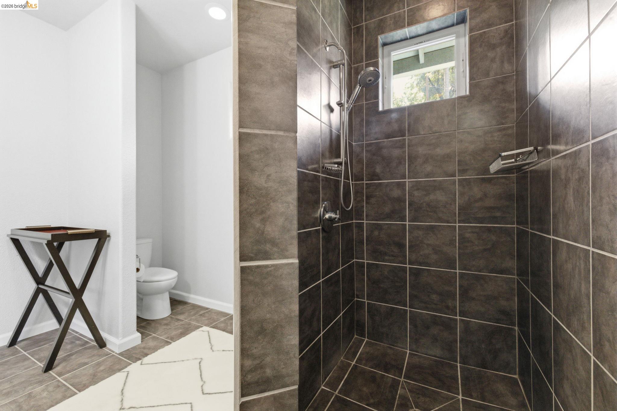 Detail Gallery Image 20 of 39 For 20602 Longridge Ct., Groveland,  CA 95321 - 5 Beds | 2/1 Baths