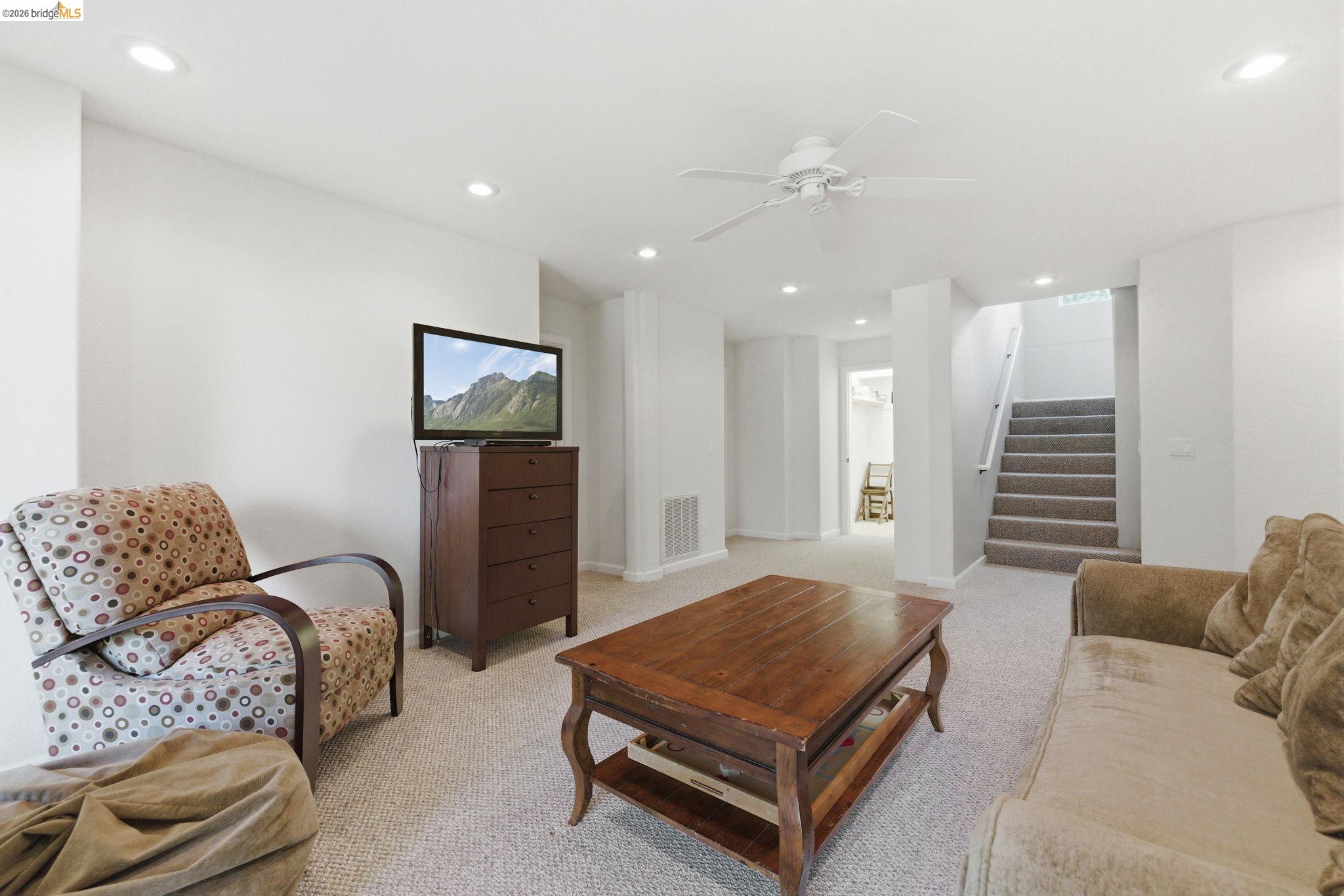 Detail Gallery Image 22 of 39 For 20602 Longridge Ct., Groveland,  CA 95321 - 5 Beds | 2/1 Baths