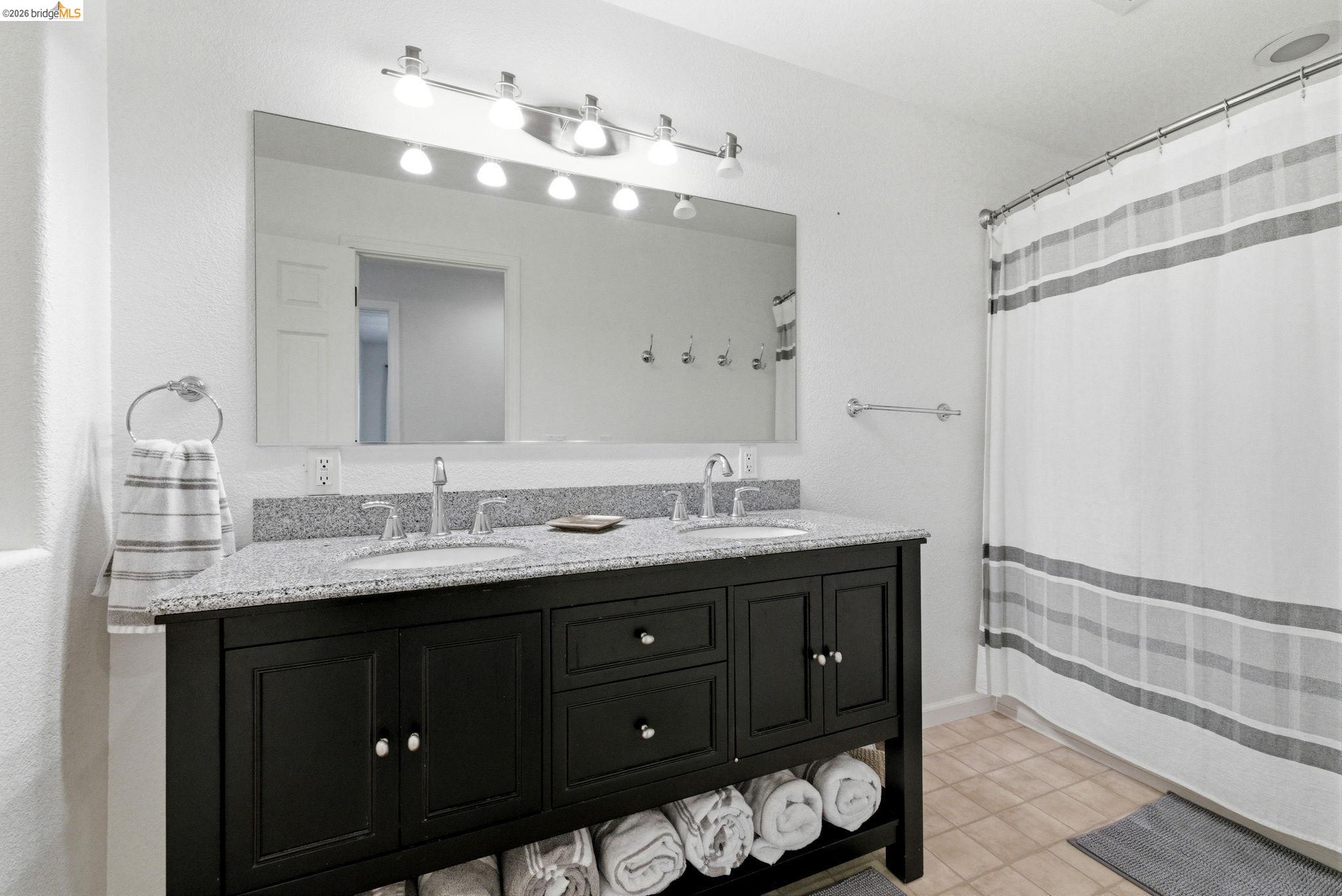 Detail Gallery Image 26 of 39 For 20602 Longridge Ct., Groveland,  CA 95321 - 5 Beds | 2/1 Baths