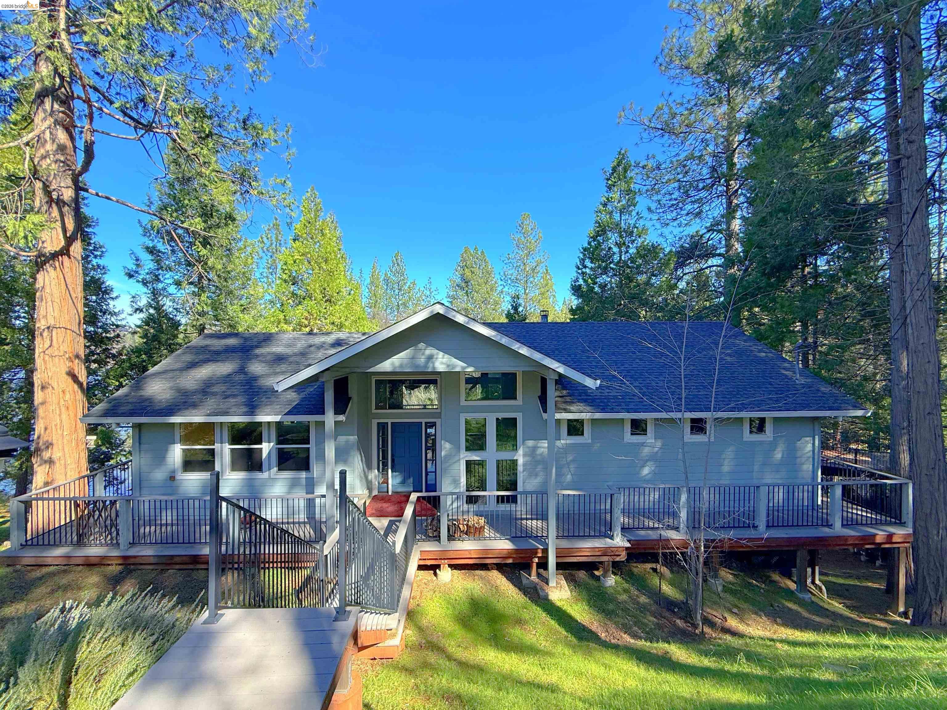 Detail Gallery Image 4 of 39 For 20602 Longridge Ct., Groveland,  CA 95321 - 5 Beds | 2/1 Baths