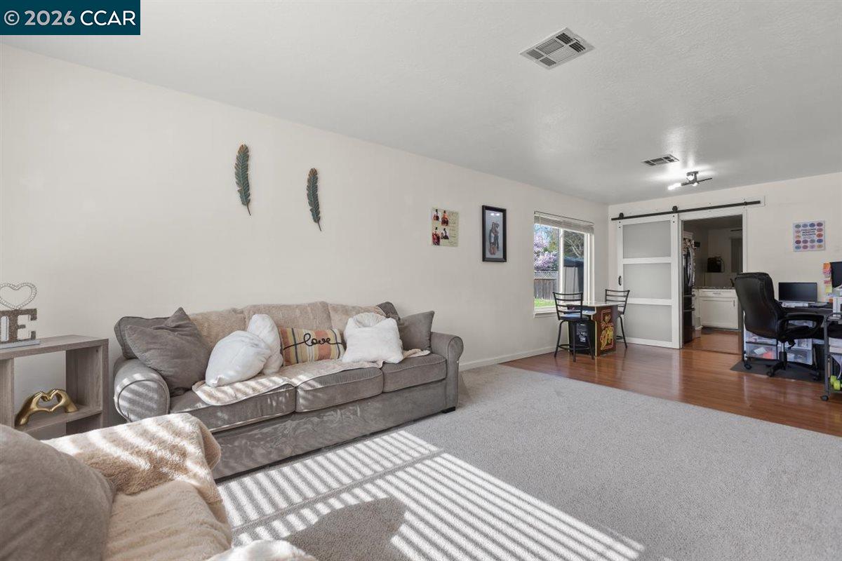 Detail Gallery Image 3 of 16 For 2121 Cody Ct, Stockton,  CA 95209 - 3 Beds | 2 Baths