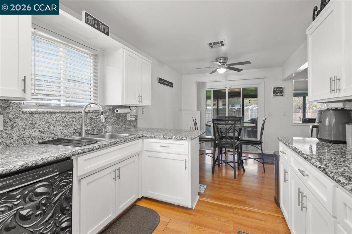 Detail Gallery Image 4 of 16 For 2121 Cody Ct, Stockton,  CA 95209 - 3 Beds | 2 Baths