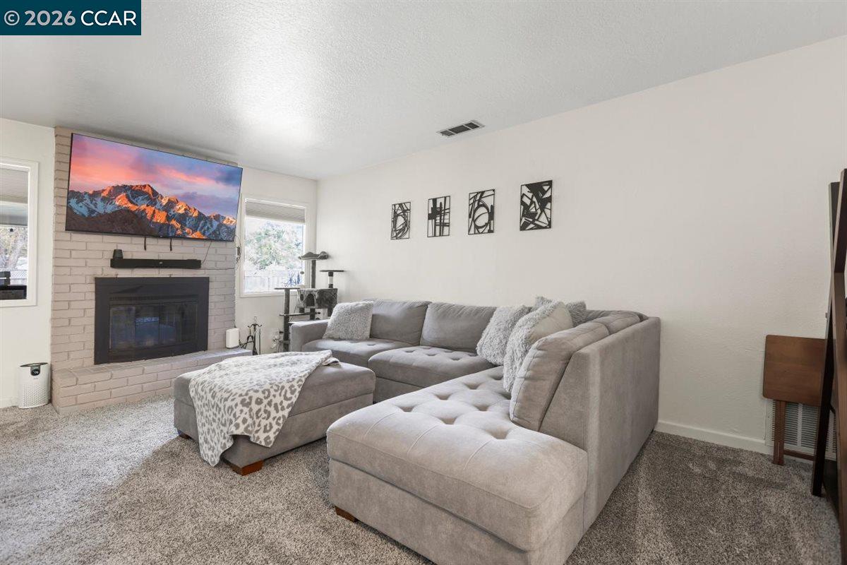 Detail Gallery Image 6 of 16 For 2121 Cody Ct, Stockton,  CA 95209 - 3 Beds | 2 Baths