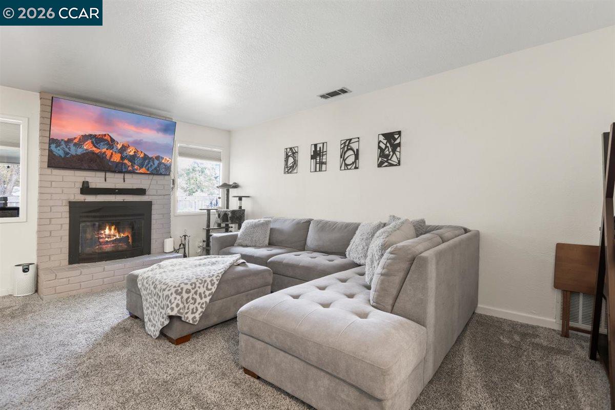 Detail Gallery Image 7 of 16 For 2121 Cody Ct, Stockton,  CA 95209 - 3 Beds | 2 Baths