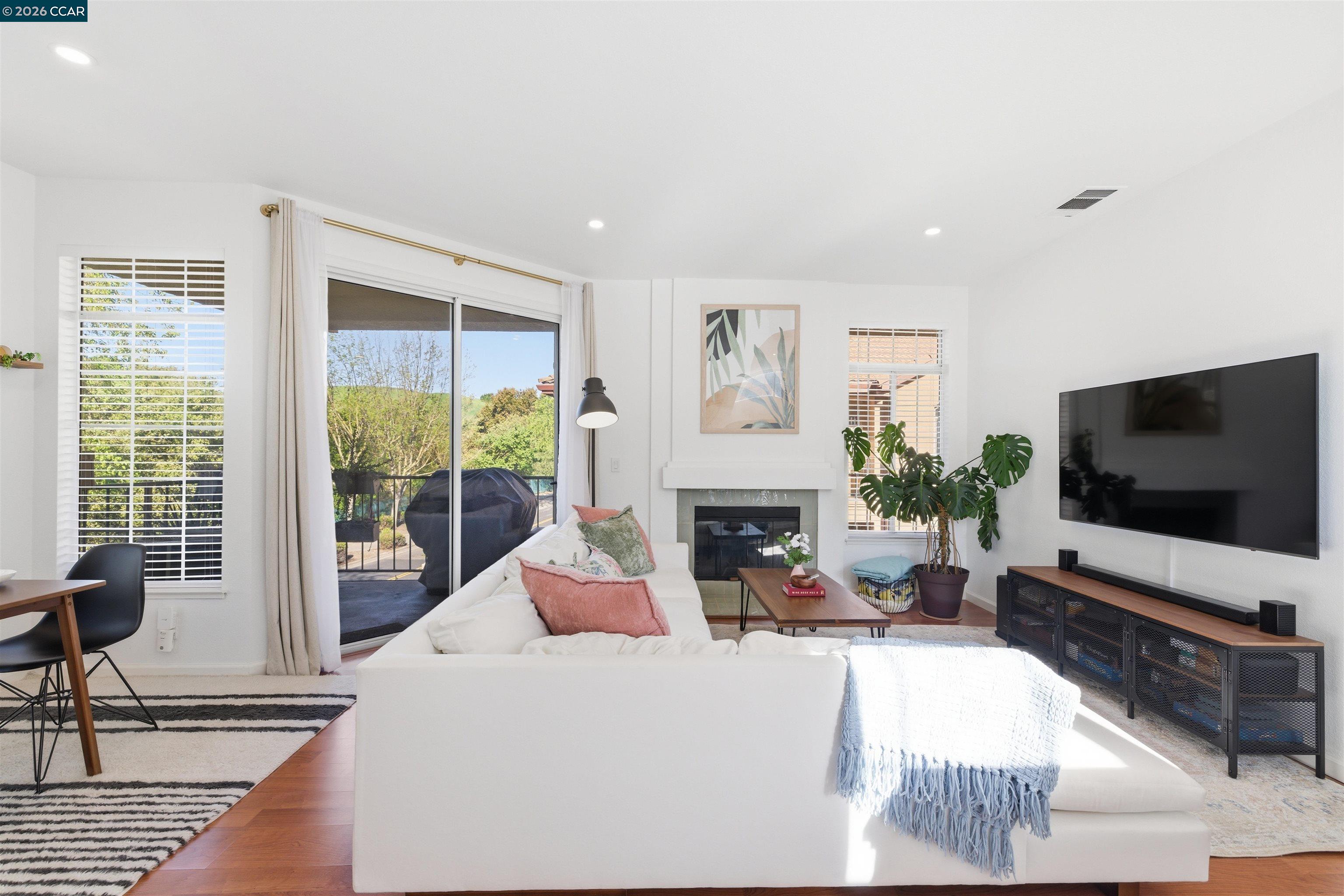 Photo #3: 41126532 Listing: Photo #3