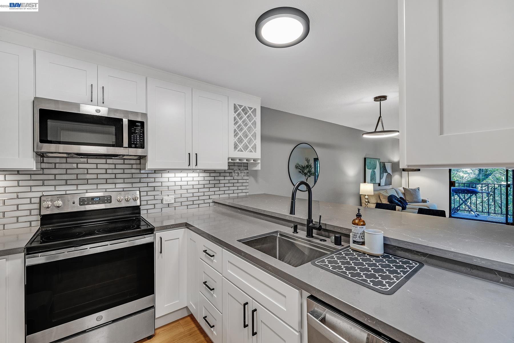 Detail Gallery Image 4 of 29 For 640 via Casitas, –,  CA 94904 - 2 Beds | 2 Baths