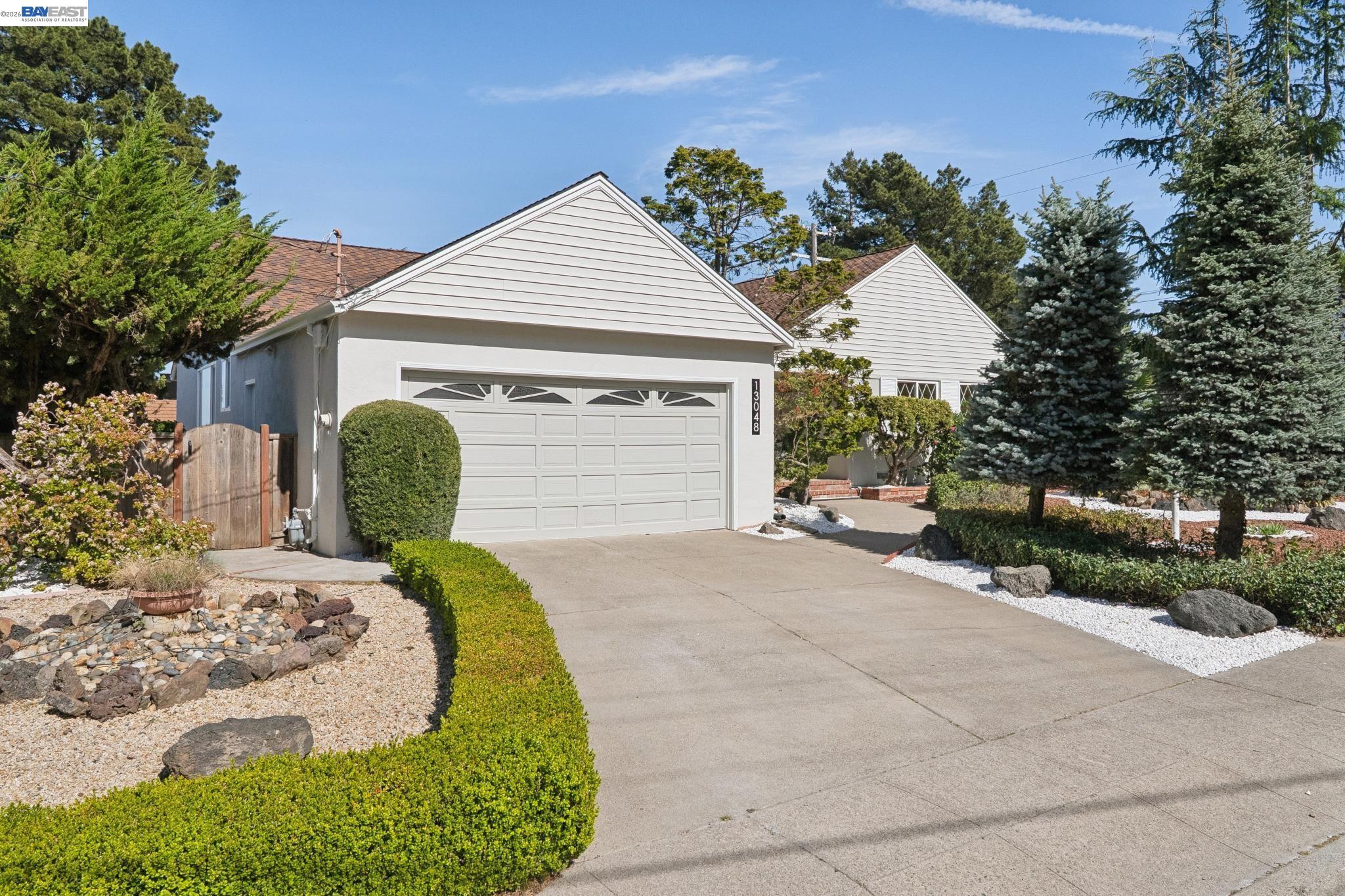 Detail Gallery Image 2 of 59 For 13048 Brookpark Rd, Oakland,  CA 94619 - 4 Beds | 2/1 Baths