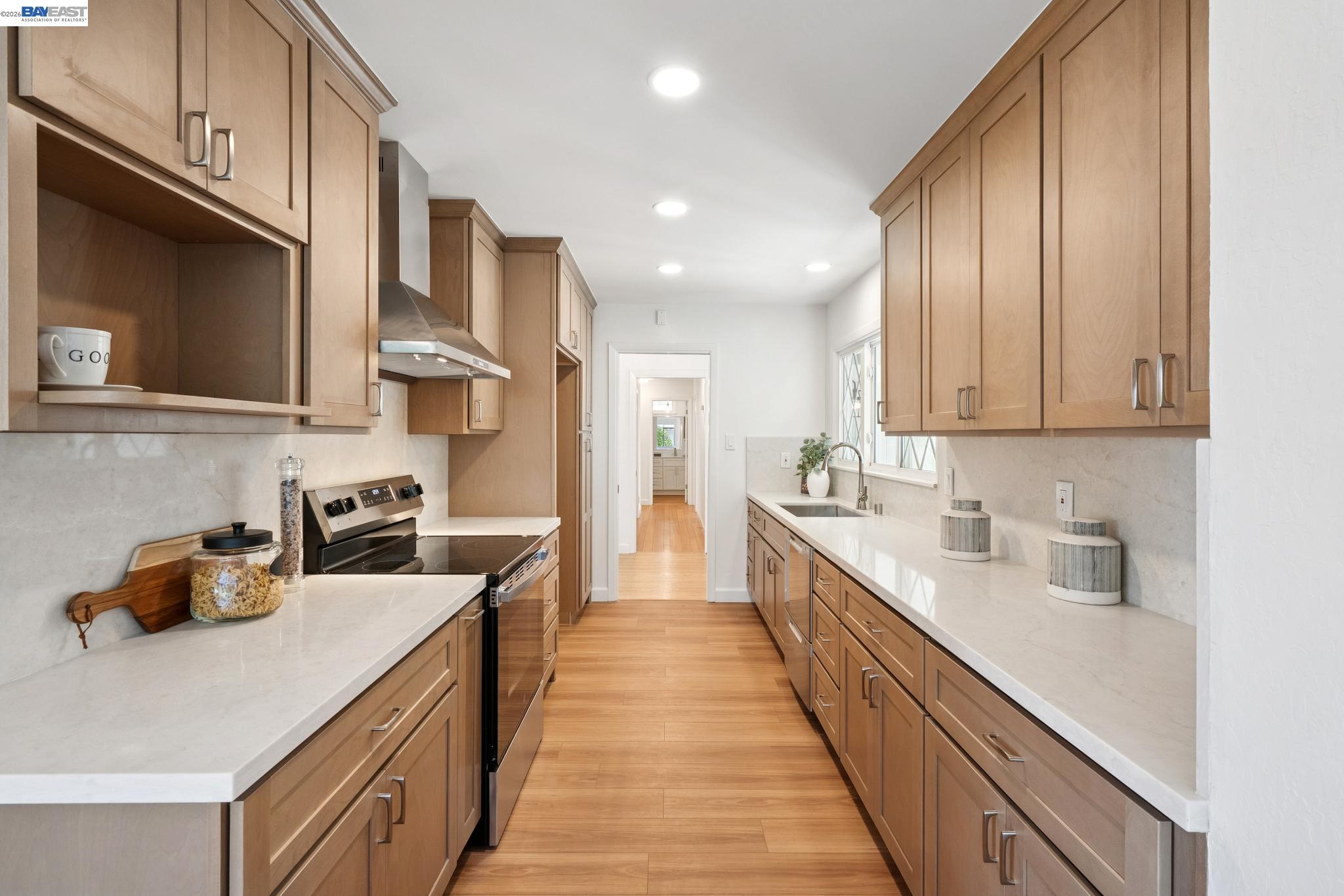 Detail Gallery Image 16 of 59 For 13048 Brookpark Rd, Oakland,  CA 94619 - 4 Beds | 2/1 Baths