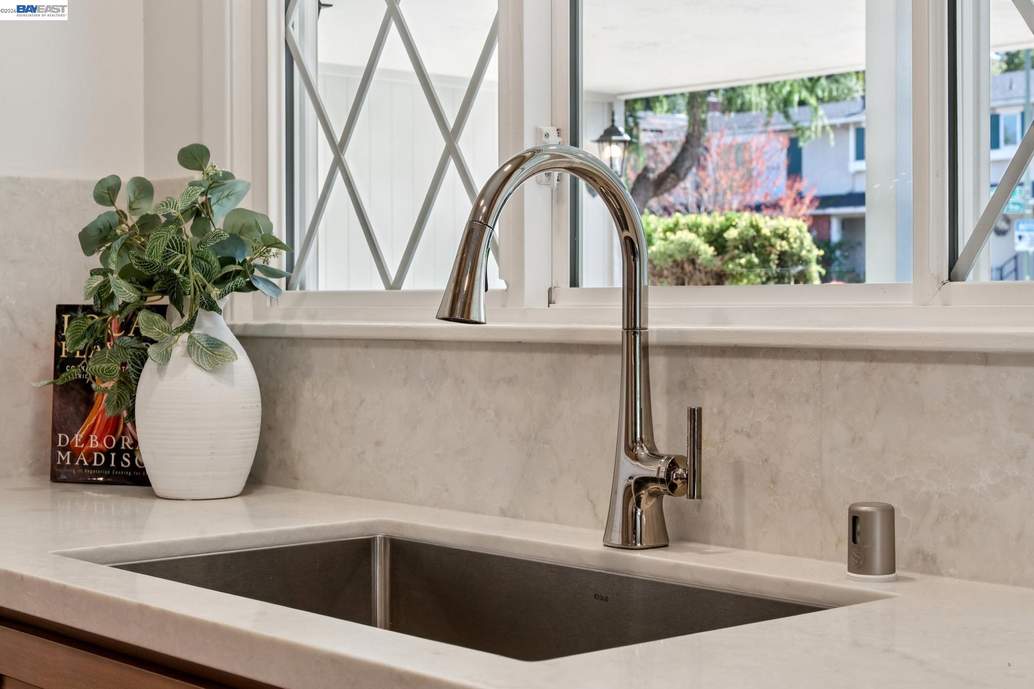 Detail Gallery Image 18 of 59 For 13048 Brookpark Rd, Oakland,  CA 94619 - 4 Beds | 2/1 Baths