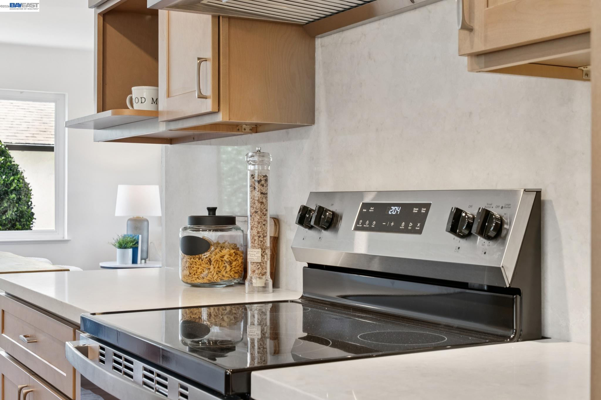 Detail Gallery Image 20 of 59 For 13048 Brookpark Rd, Oakland,  CA 94619 - 4 Beds | 2/1 Baths