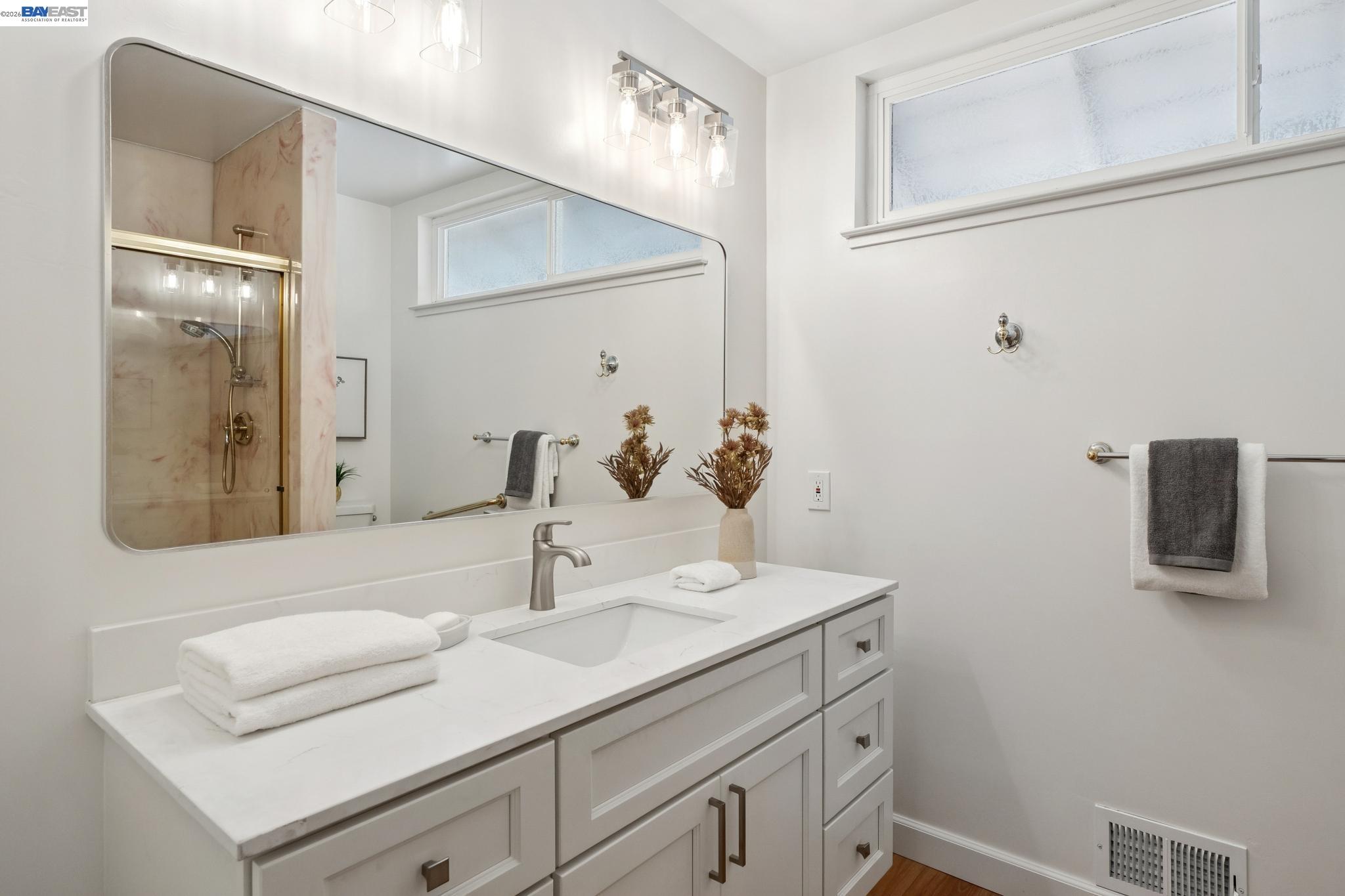 Detail Gallery Image 35 of 59 For 13048 Brookpark Rd, Oakland,  CA 94619 - 4 Beds | 2/1 Baths