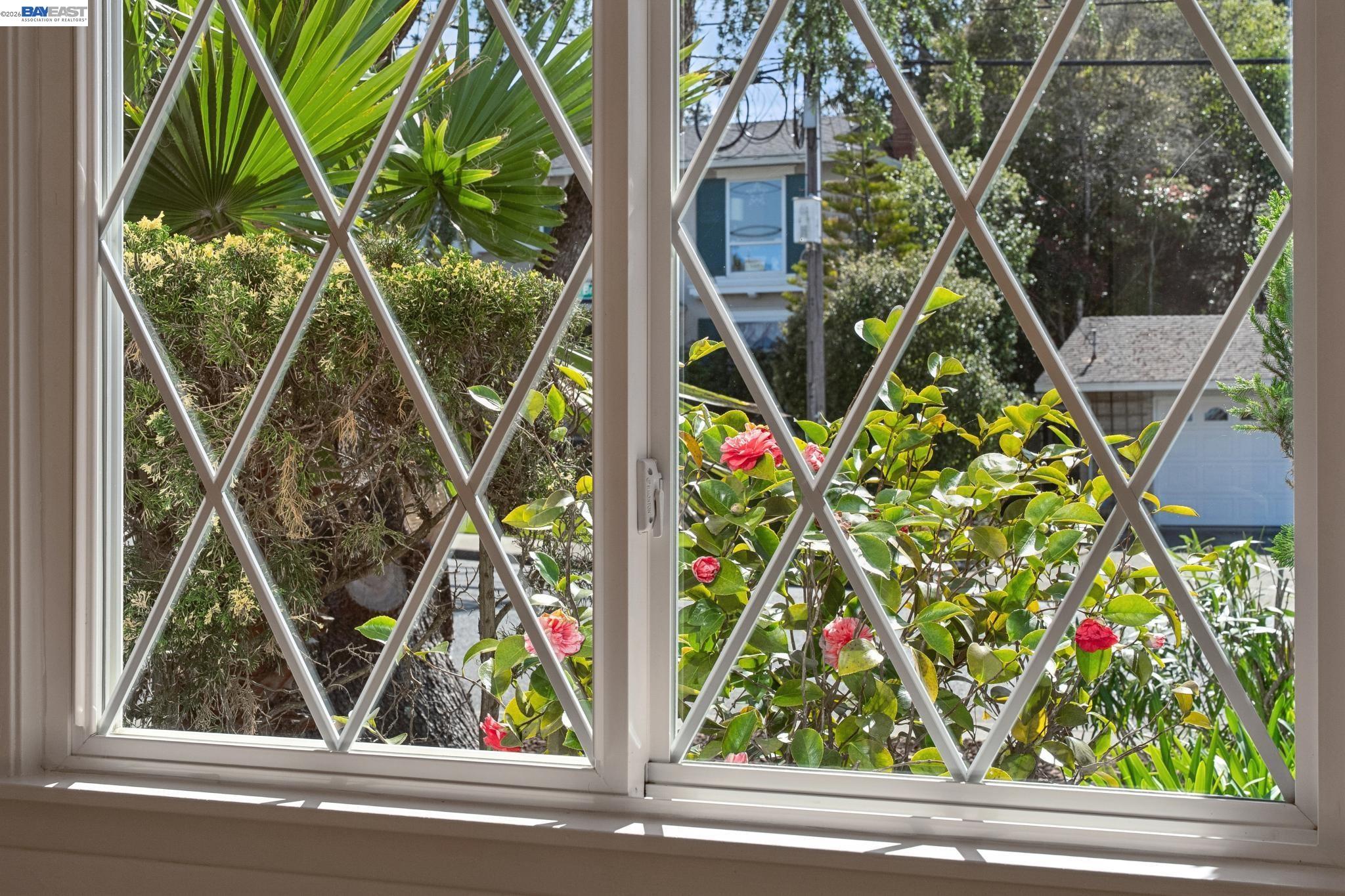 Detail Gallery Image 38 of 59 For 13048 Brookpark Rd, Oakland,  CA 94619 - 4 Beds | 2/1 Baths