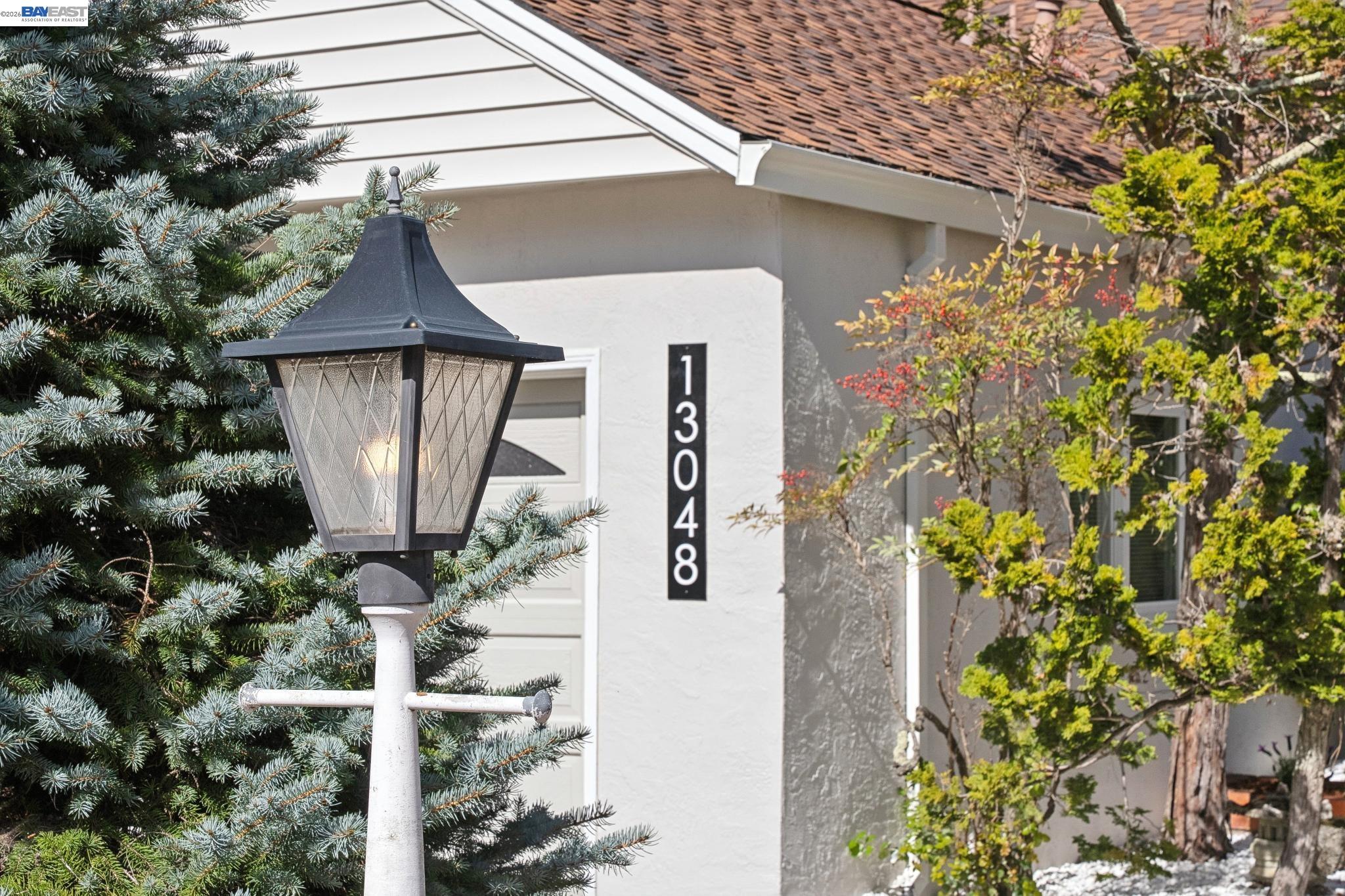 Detail Gallery Image 5 of 59 For 13048 Brookpark Rd, Oakland,  CA 94619 - 4 Beds | 2/1 Baths