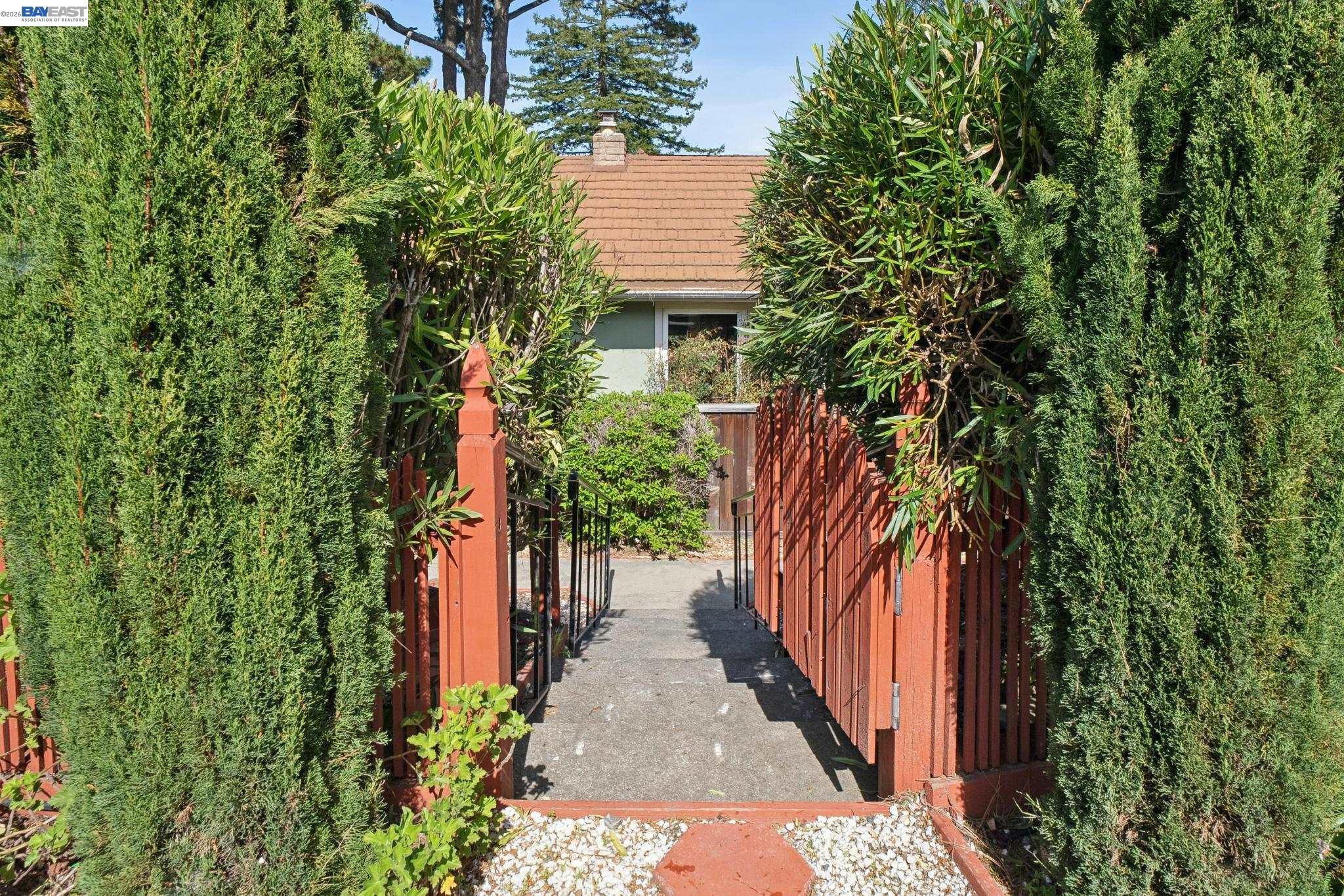 Detail Gallery Image 54 of 59 For 13048 Brookpark Rd, Oakland,  CA 94619 - 4 Beds | 2/1 Baths