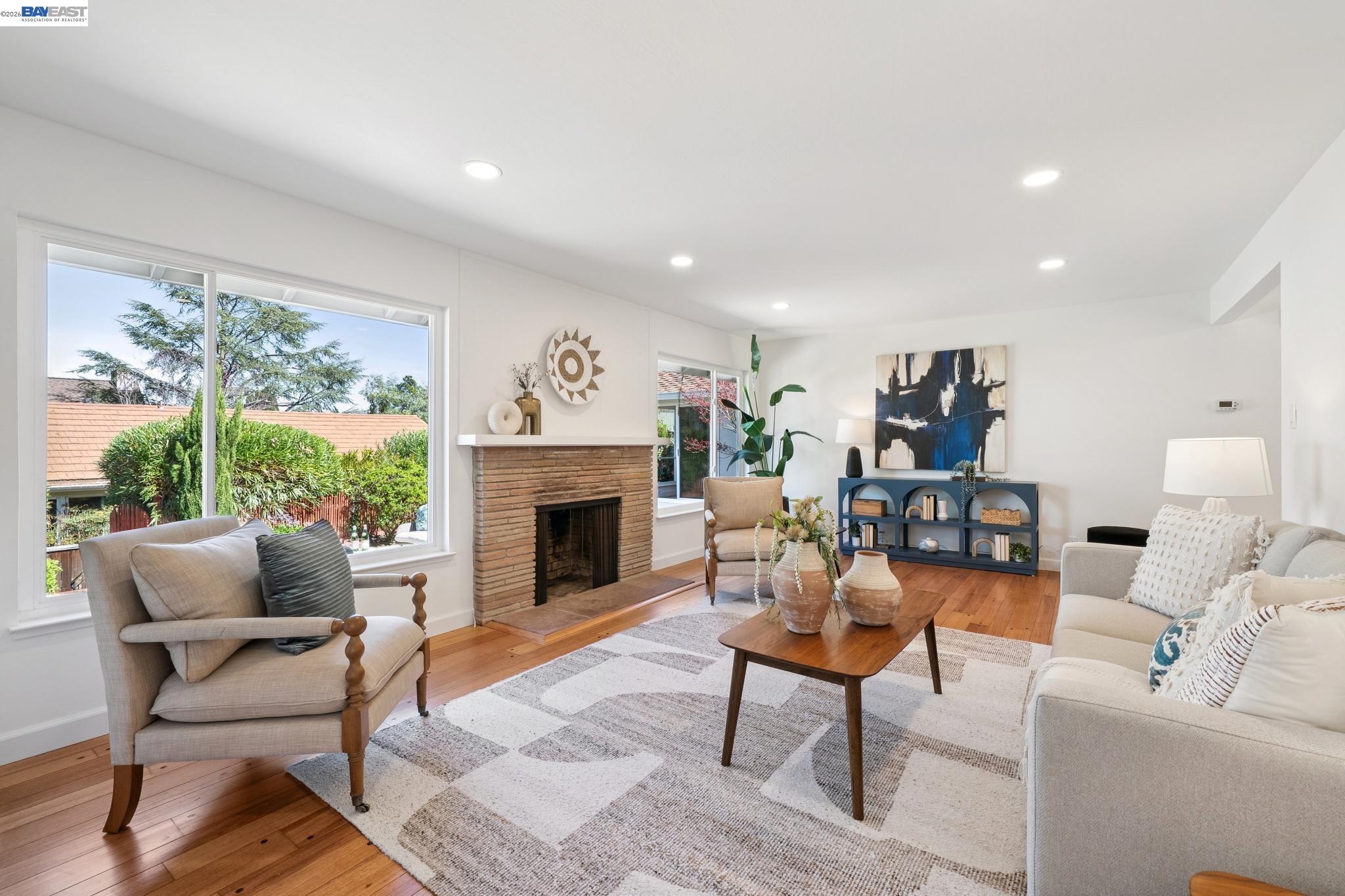 Detail Gallery Image 9 of 59 For 13048 Brookpark Rd, Oakland,  CA 94619 - 4 Beds | 2/1 Baths