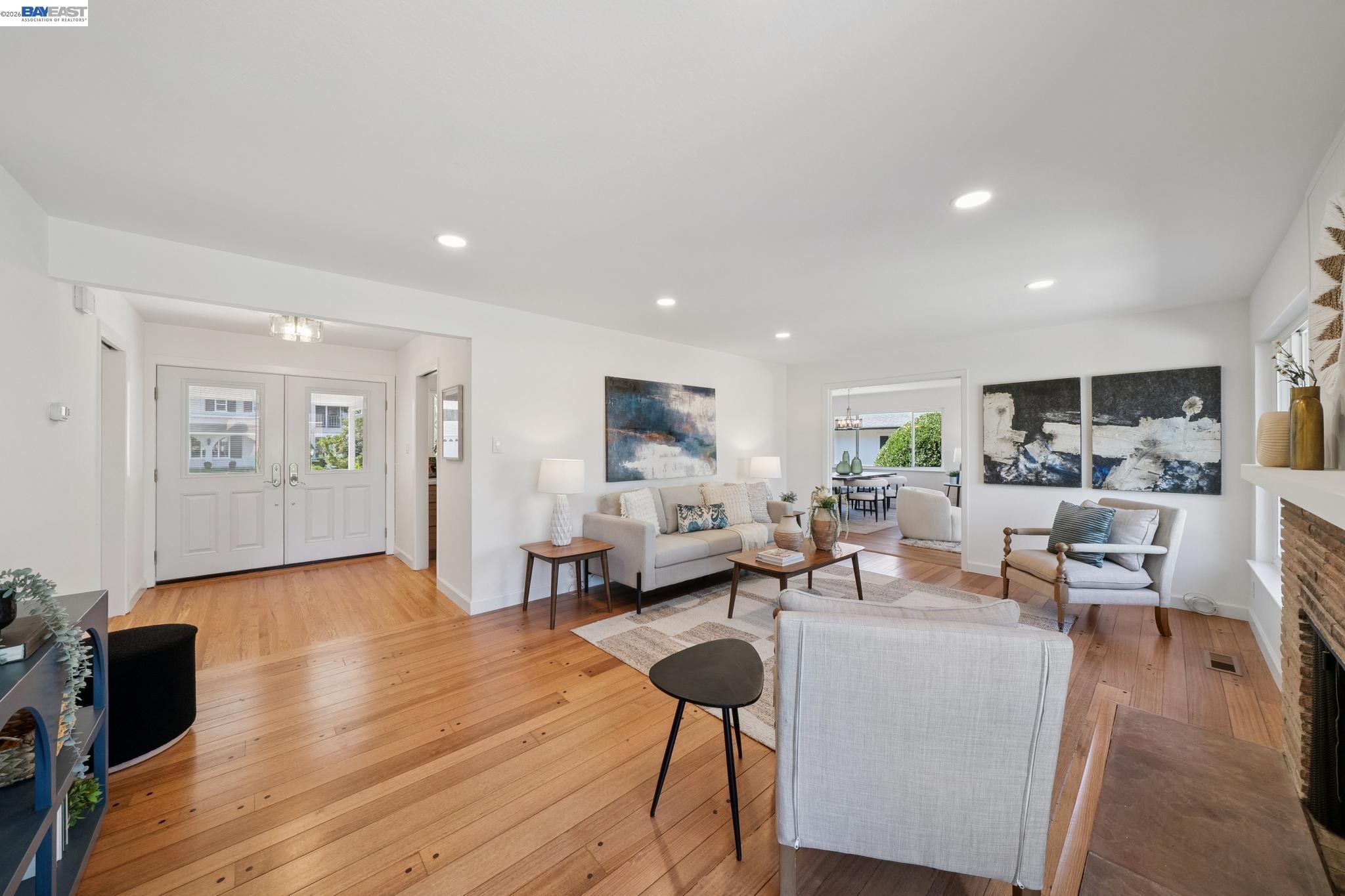 Detail Gallery Image 10 of 59 For 13048 Brookpark Rd, Oakland,  CA 94619 - 4 Beds | 2/1 Baths