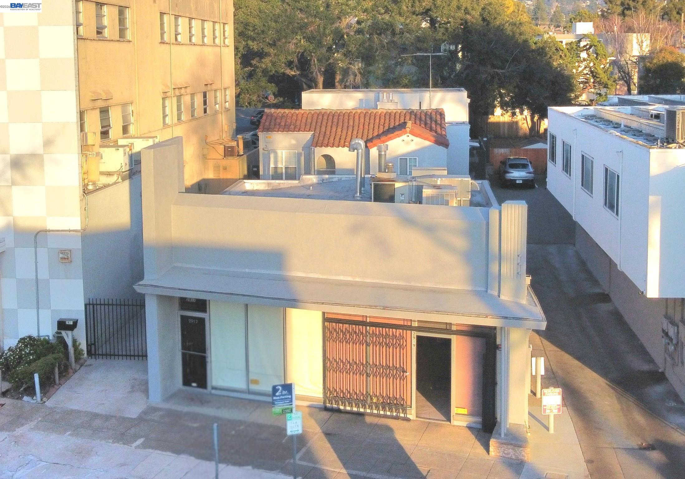 Detail Gallery Image 3 of 13 For 2917 Telegraph Ave, Berkeley,  CA 94705 - 3 Beds | 2 Baths