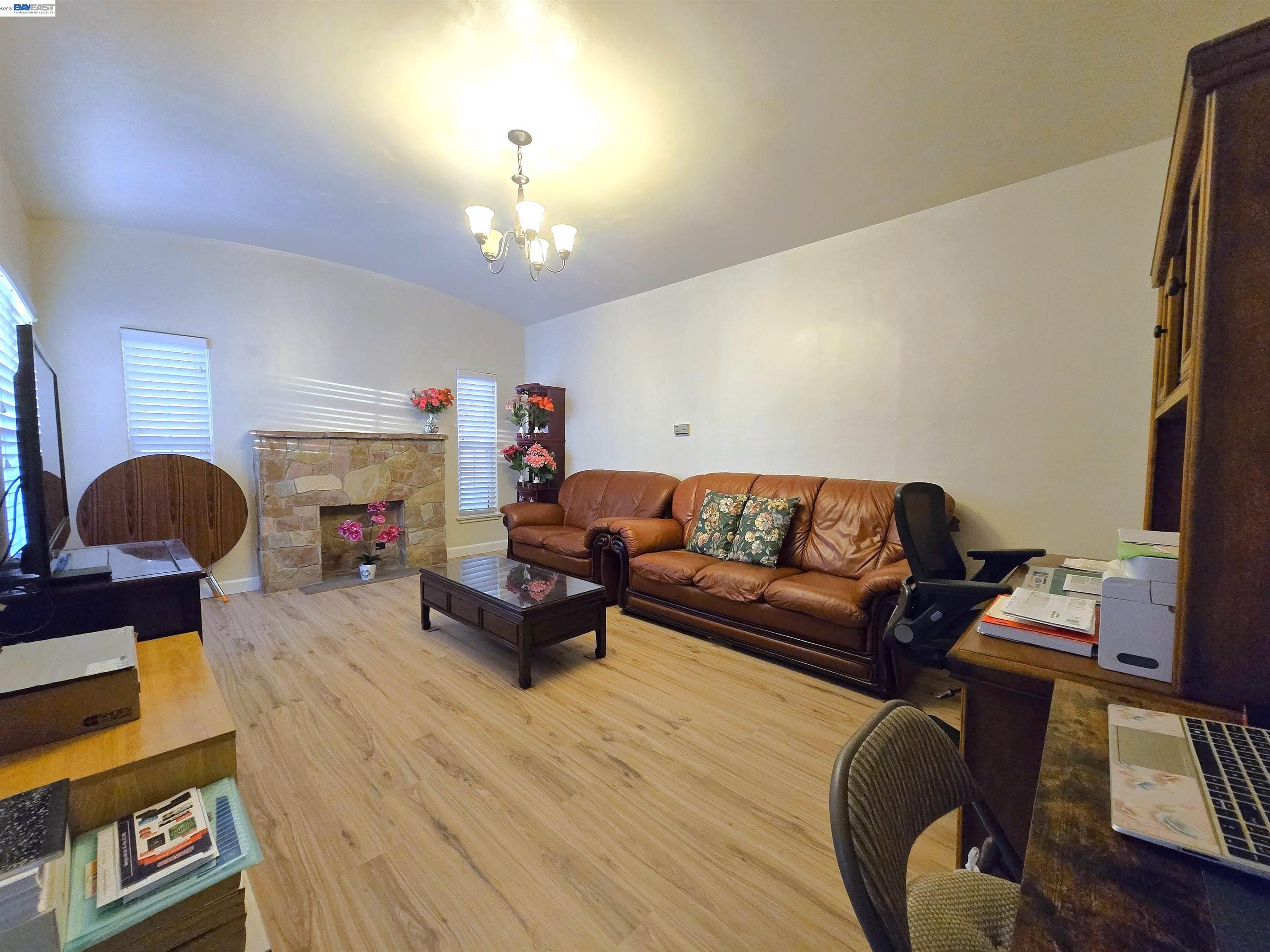 Detail Gallery Image 6 of 13 For 2917 Telegraph Ave, Berkeley,  CA 94705 - 3 Beds | 2 Baths