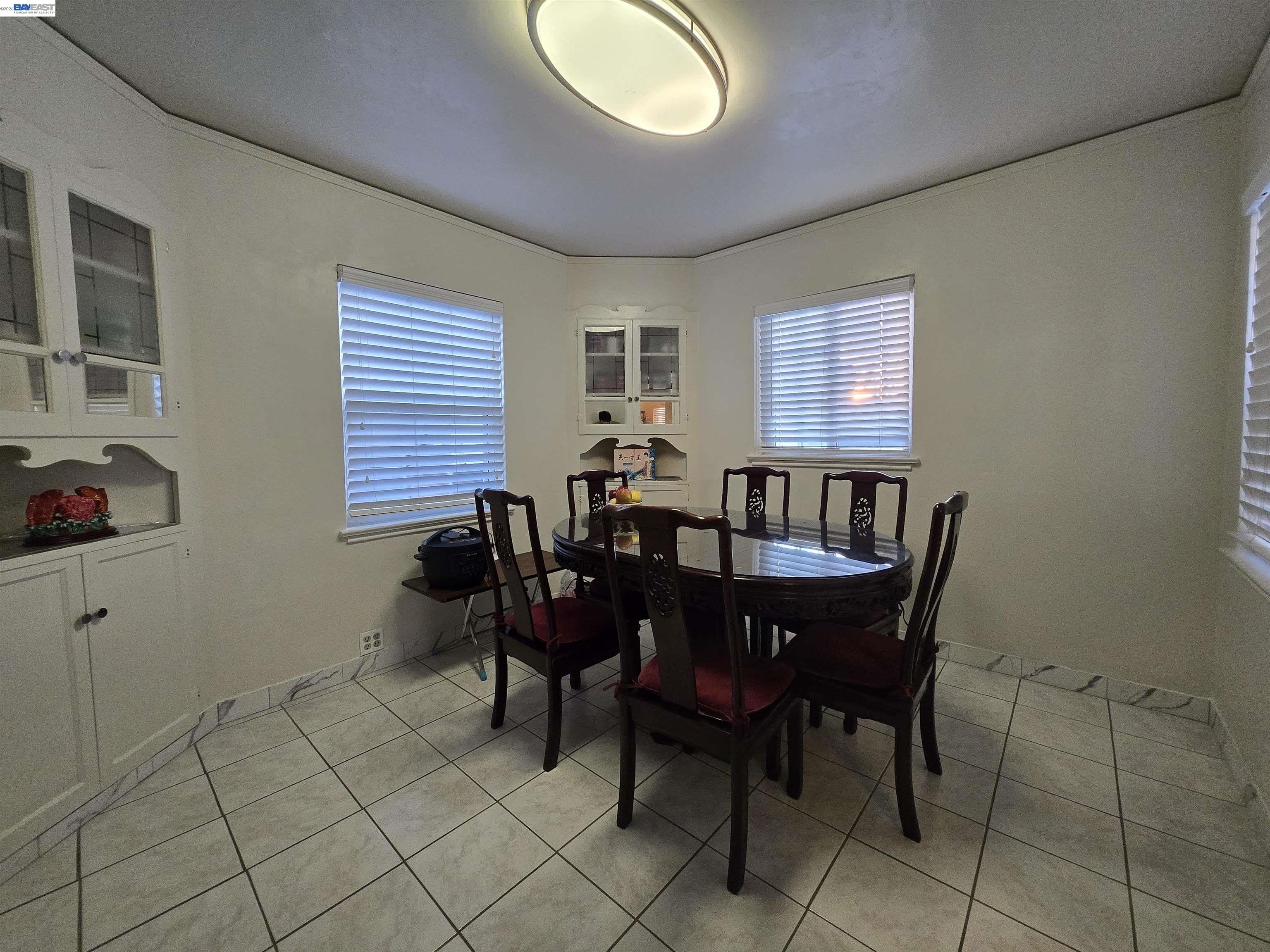 Detail Gallery Image 7 of 13 For 2917 Telegraph Ave, Berkeley,  CA 94705 - 3 Beds | 2 Baths